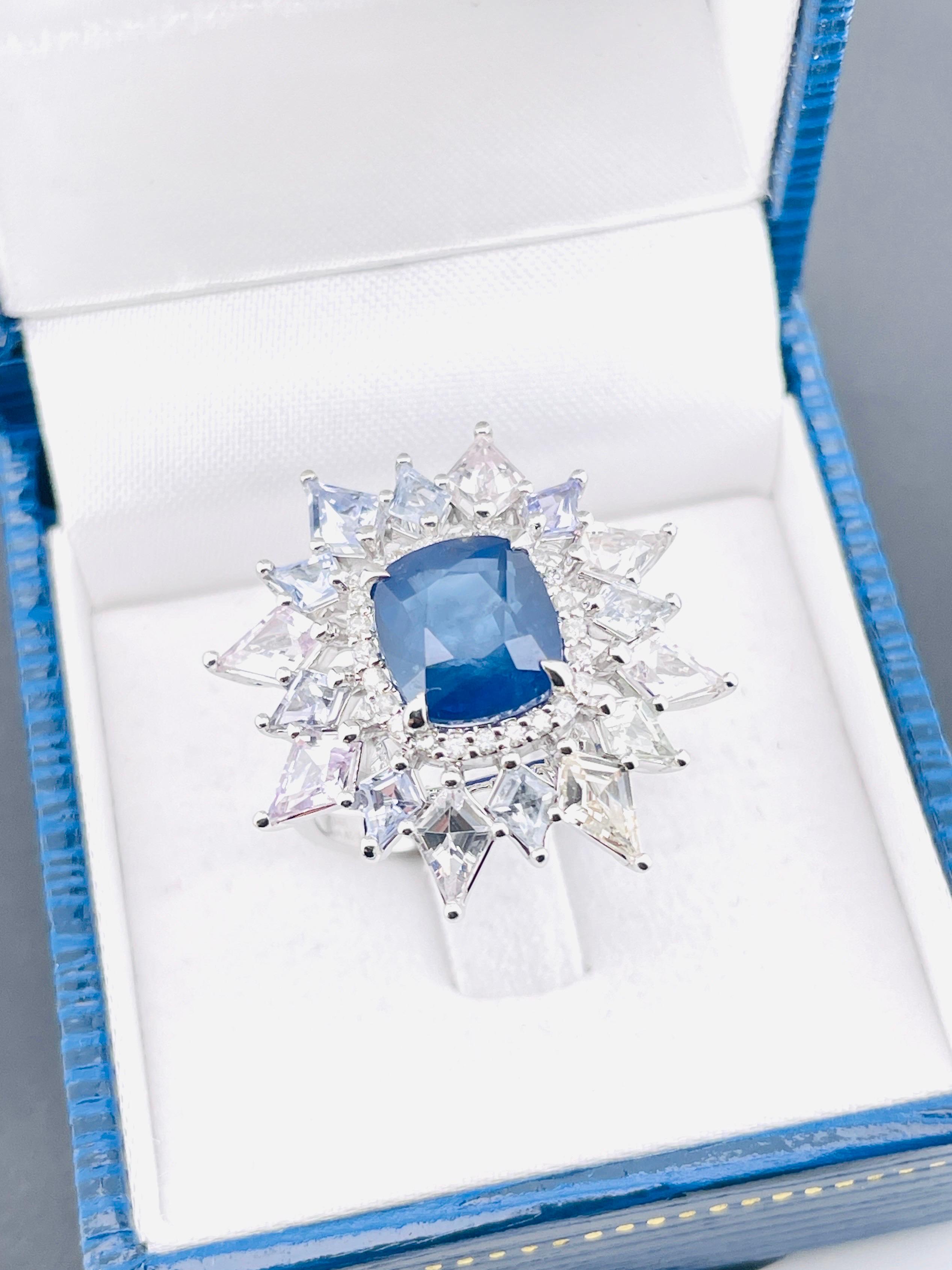 4,45ct Zaffiro di Ceylon blu reale con diamante naturale e zaffiro fantasia 14K in vendita 5