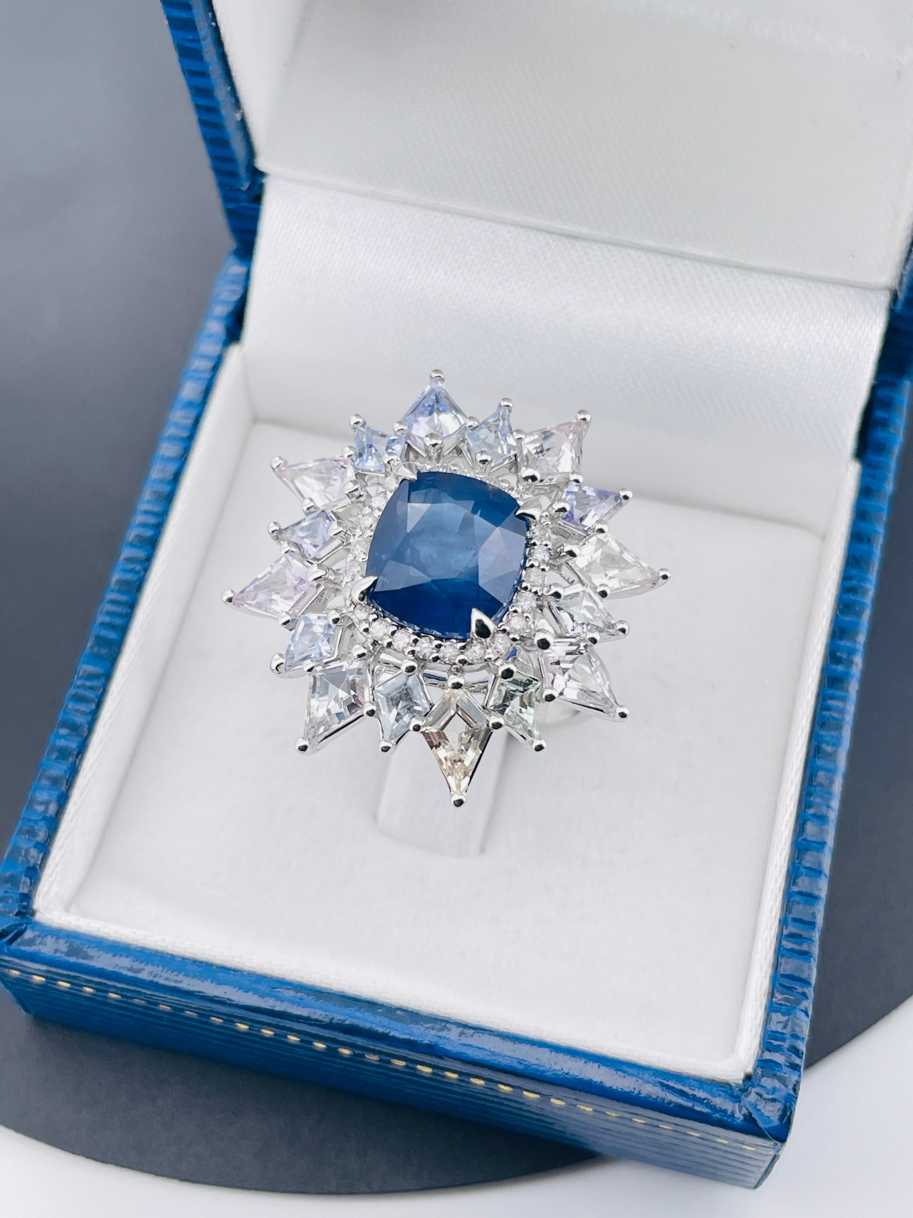 4,45ct Zaffiro di Ceylon blu reale con diamante naturale e zaffiro fantasia 14K in vendita 6