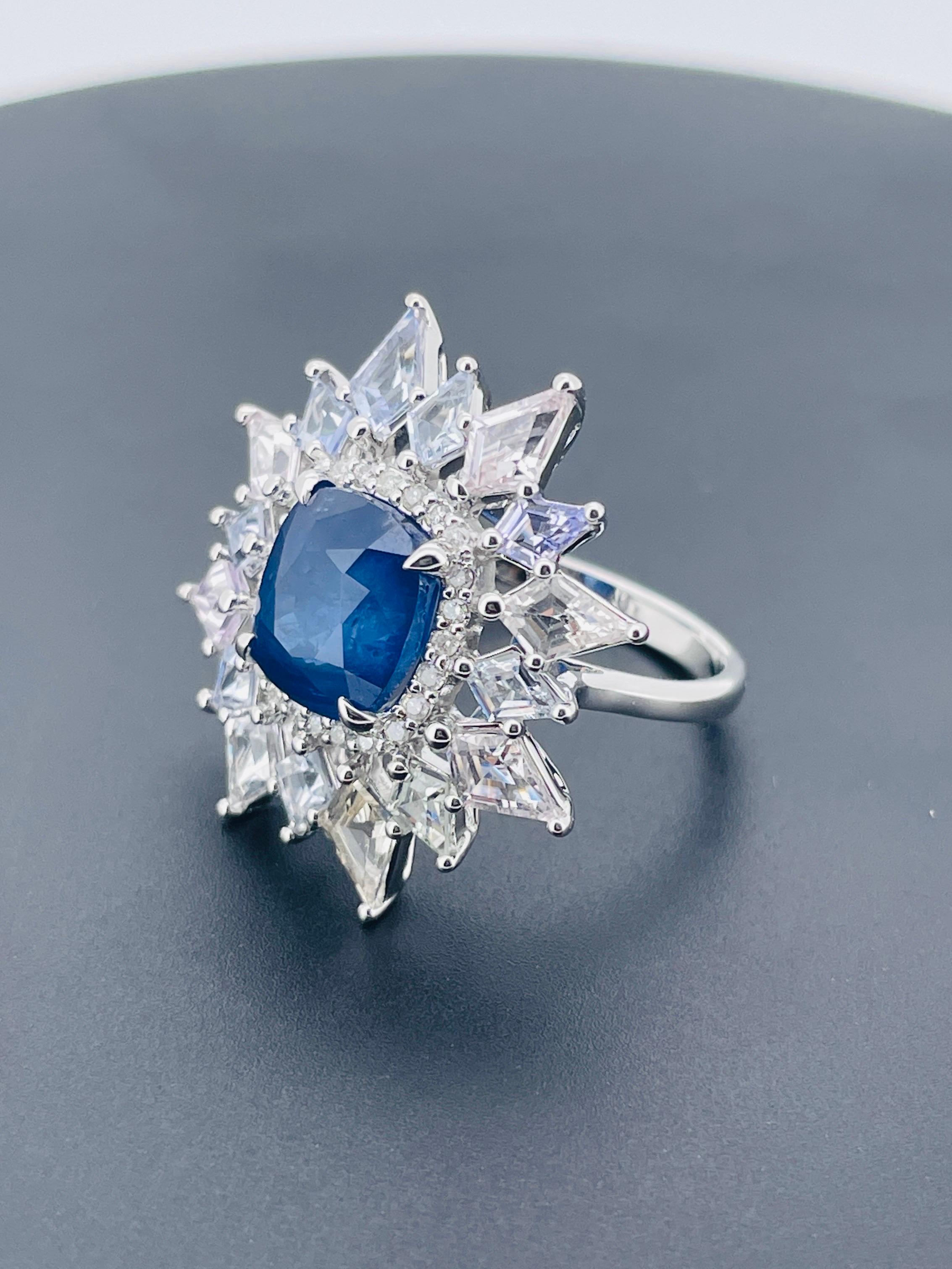 4,45ct Zaffiro di Ceylon blu reale con diamante naturale e zaffiro fantasia 14K in vendita 10