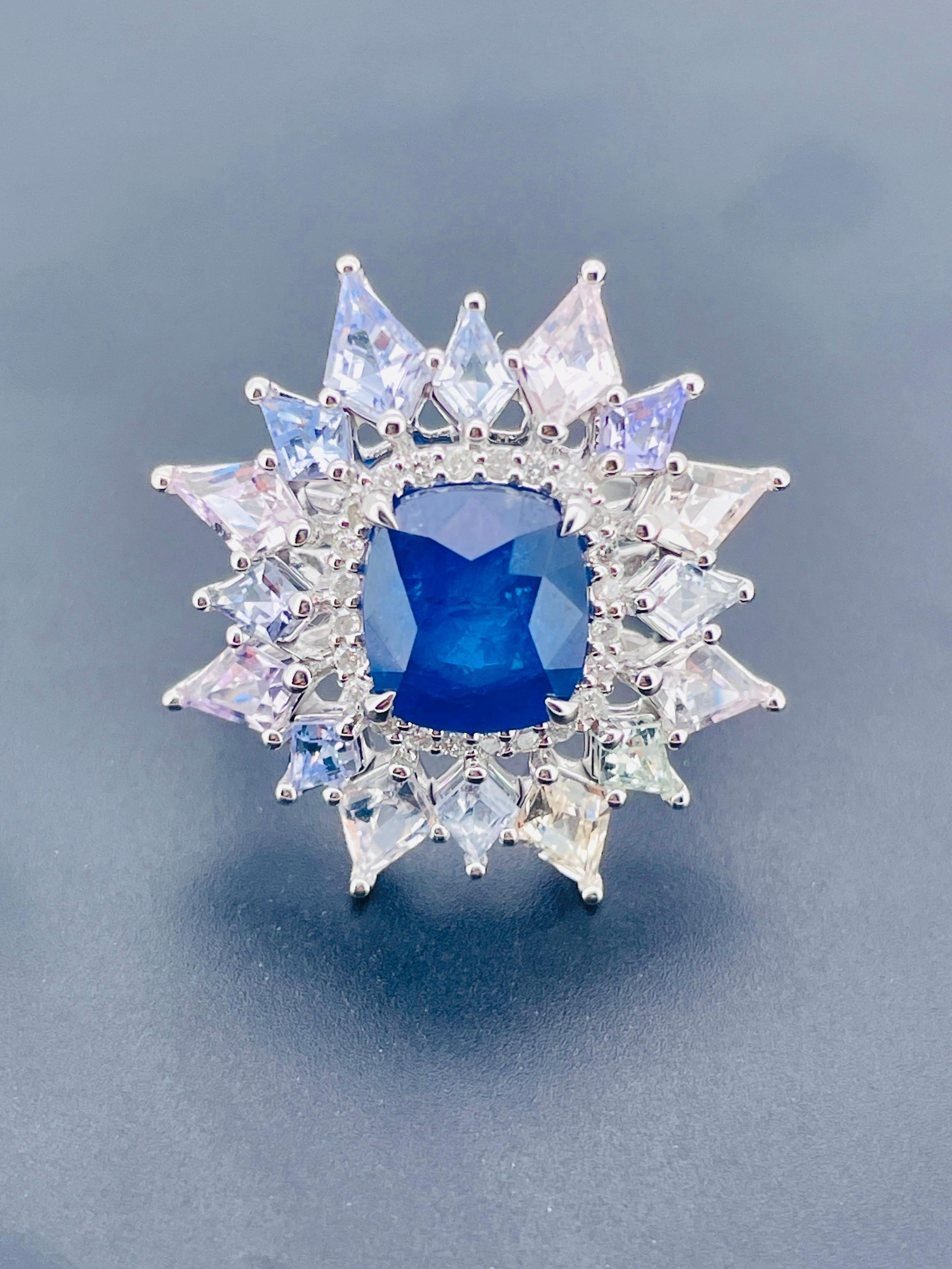 Taglio brillante 4,45ct Zaffiro di Ceylon blu reale con diamante naturale e zaffiro fantasia 14K in vendita