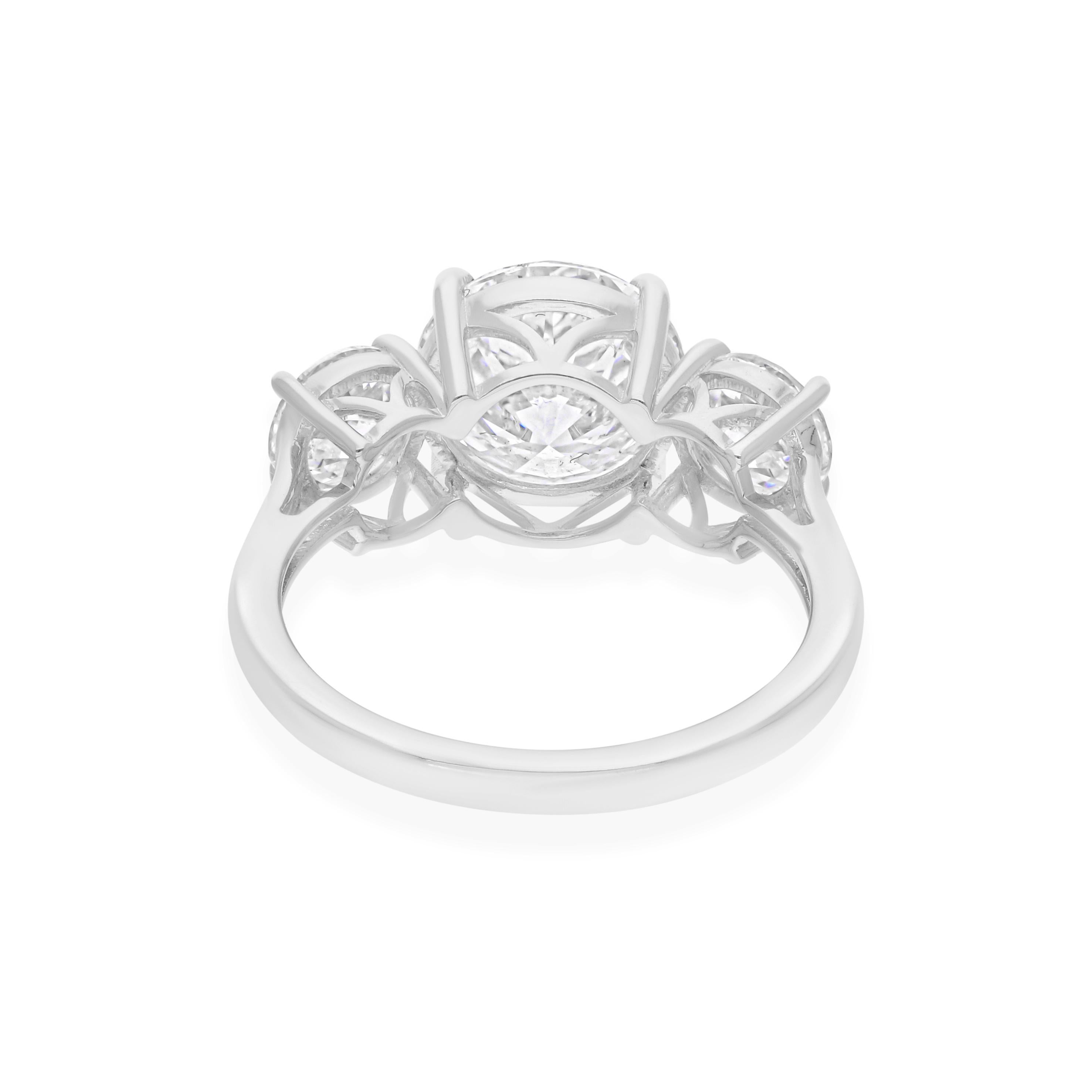 in vendita:  Anello a tre pietre con diamante a taglio brillante da 4,46 carati per donna in oro bianco 18 carati 7