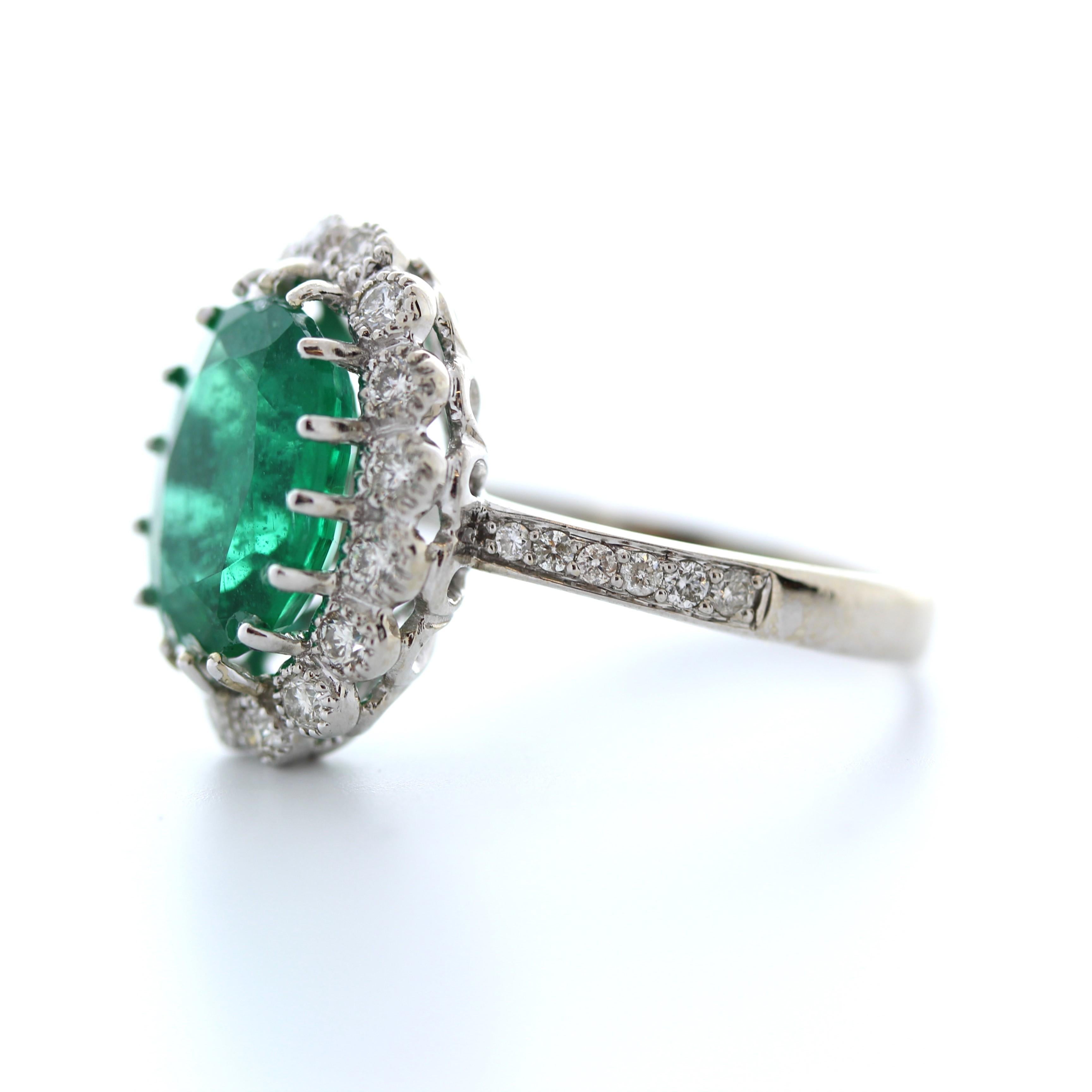 Contemporary 4.46 Carat Green Emerald Oval Shape & Diamond Ring in 14k White Gold For Sale