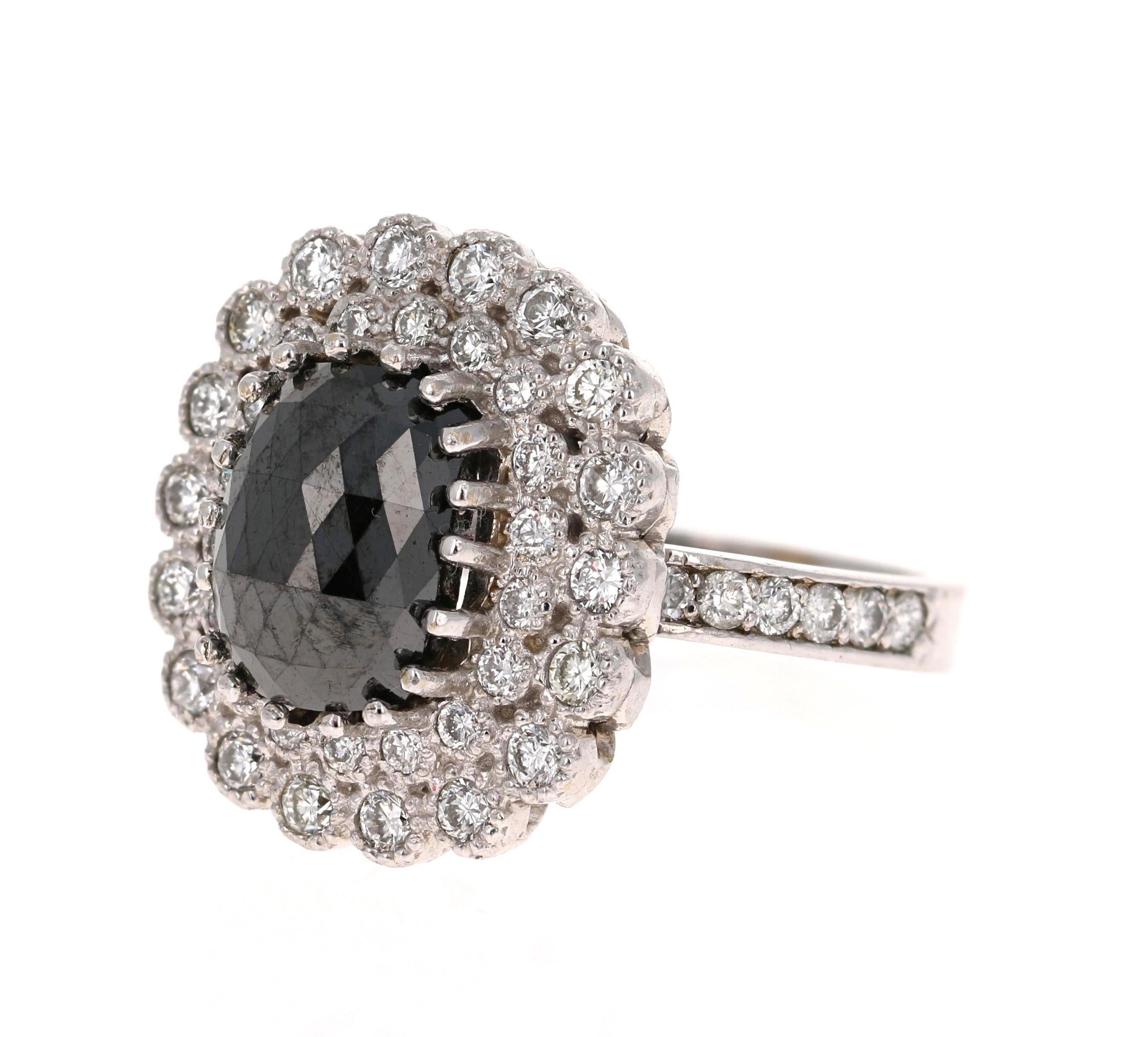 Contemporain Bague de cocktail en or blanc 14 carats, diamant noir et blanc de 4,46 carats, taille ovale en vente