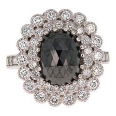 4,46 Karat Ovalschliff Schwarzer und weißer Diamant 14 Karat Weißgold Cocktail Ring