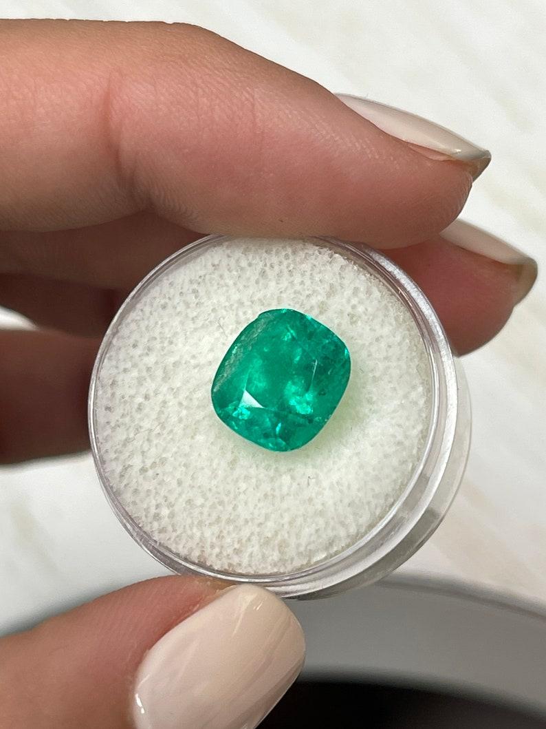4.46 Carat Rich Green Colombian Emerald - Cushion Cut Genuine Emerald May In New Condition For Sale In Jupiter, FL