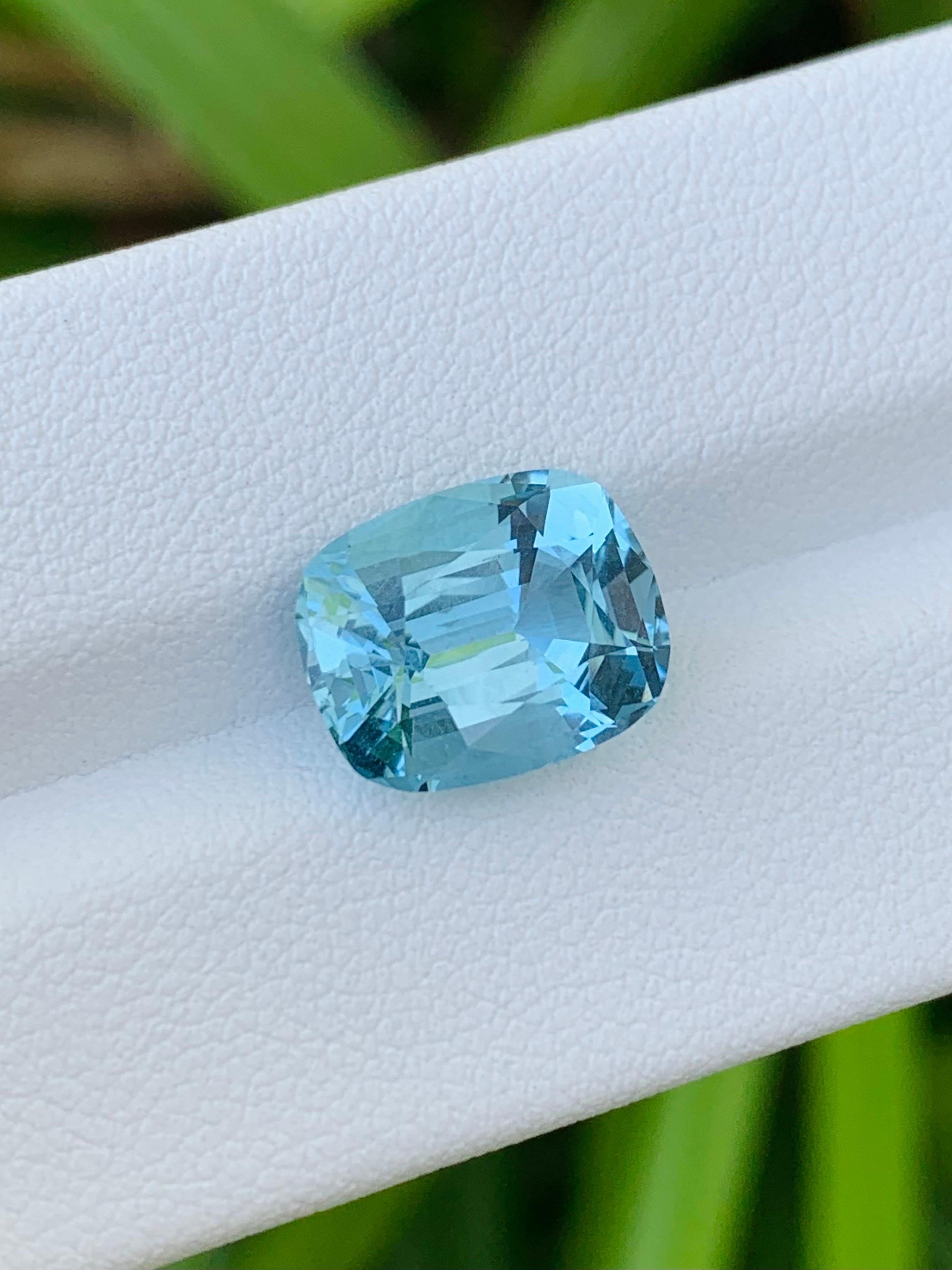 AQA103
4,46 qt Aguamarina Natural Santa Marina Germeny corte ojo limpio calidad Gema

DESCRIPCIÓN DE LA GEMA
Especie:   Berilo natural 
Variedad:  Aguamarina natural
Peso: 4,46 qt
Color: Santa Marine 
Claridad: Ojo Limpio 
Origen : Brasil
Corte: