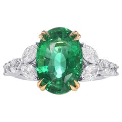 Anello con smeraldo ovale e pietra laterale di diamante da 4,46 carati certificato GIA