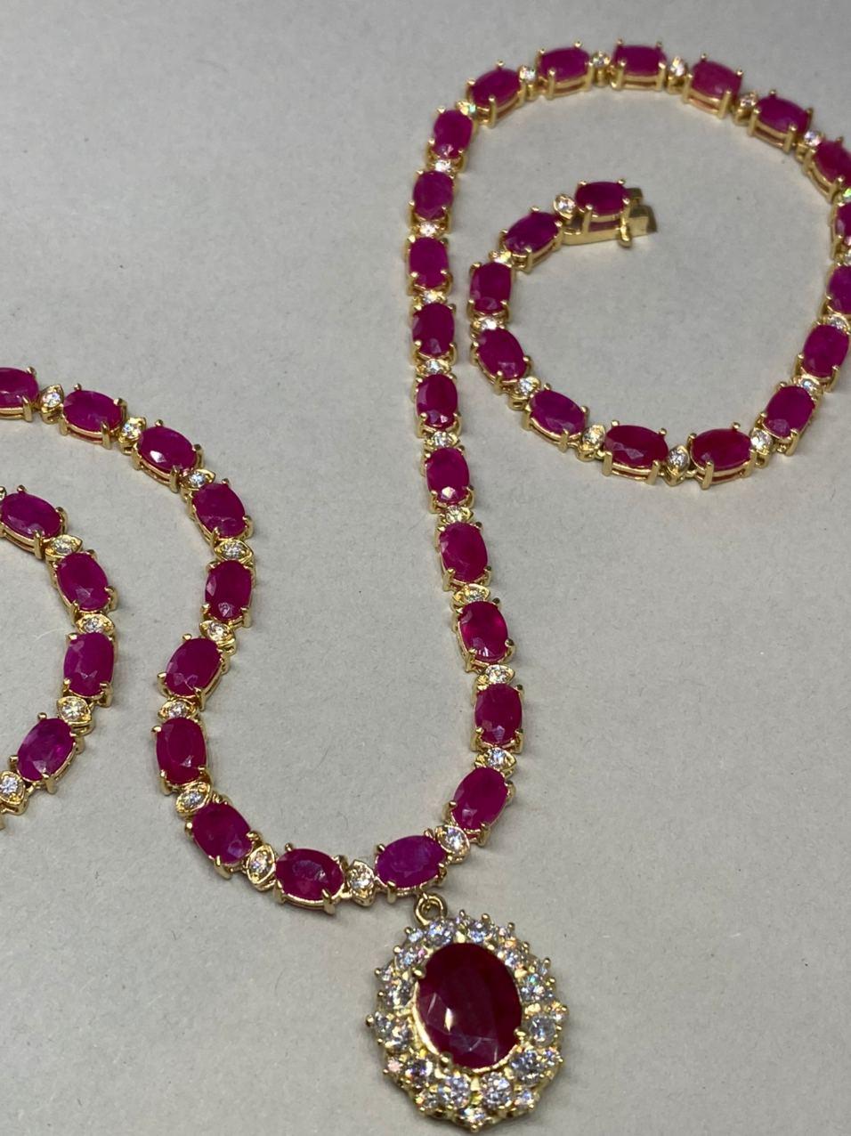 Oval Cut 44.60 Carat Ruby Diamond 18 Karat Yellow Gold Necklace For Sale