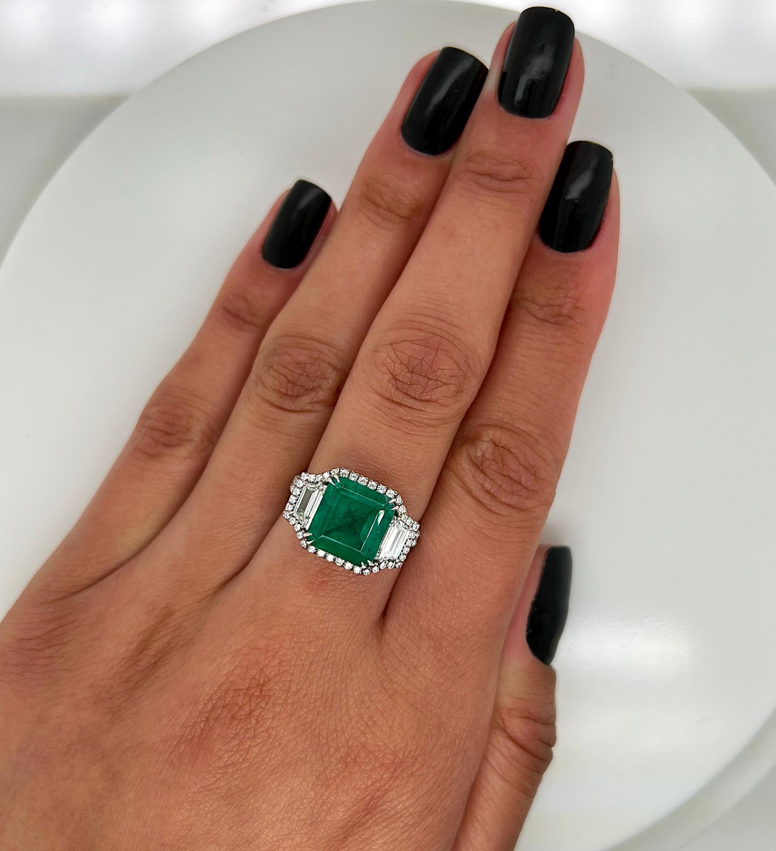 4.46 Total Carat Emerald and Diamond Halothree Stone Ladies Ring GIA In New Condition For Sale In New York, NY