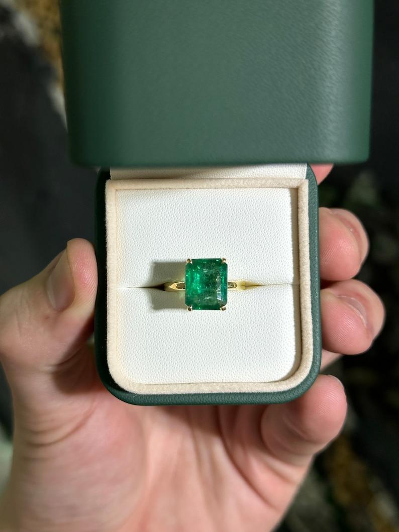 4.46ct 18K Emerald Cut Solitaire Ring - Rich Green Emerald North-South Prong For Sale 1