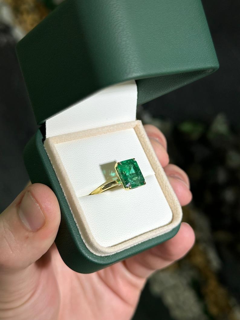 4.46ct 18K Emerald Cut Solitaire Ring - Rich Green Emerald North-South Prong For Sale 2