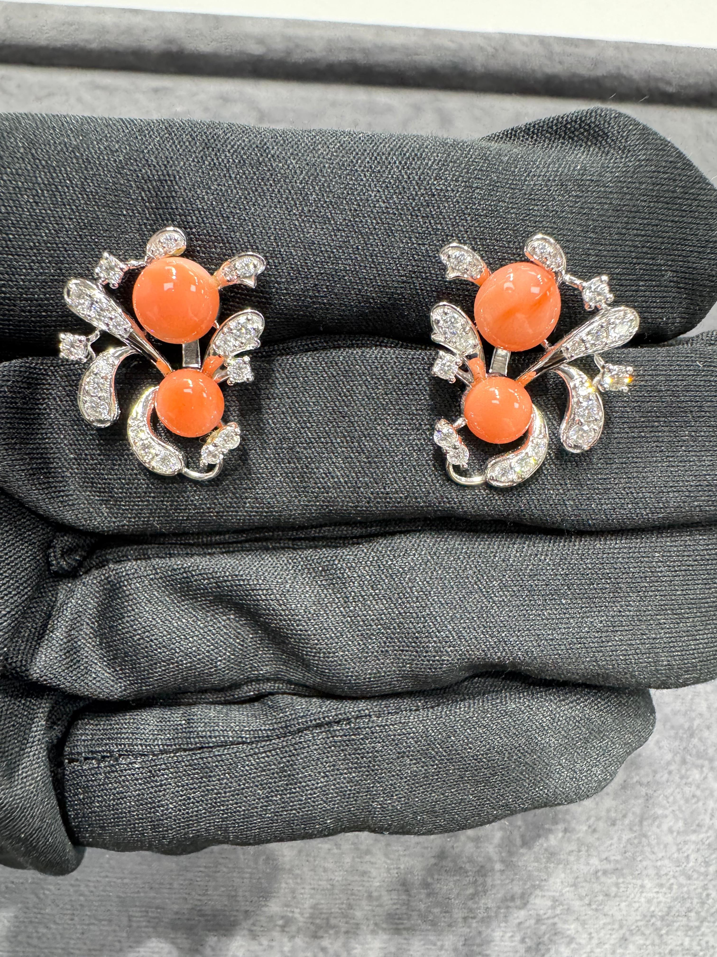 4.47 Carat Coral Gemstone 0.71 Carat SI/H Diamond Earrings 18 Karat White Gold In New Condition For Sale In Diera, Dubai