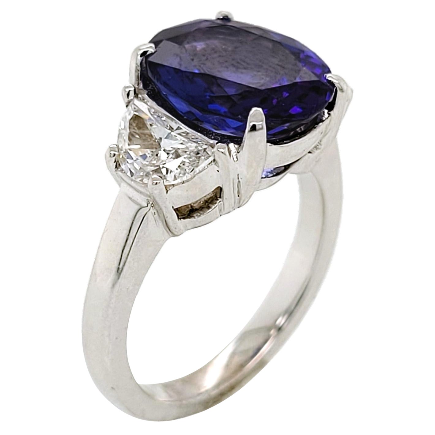 Anello di fidanzamento con diamanti a "mezza luna" con tanzanite ovale da 4,47 carati e 3 pietre
