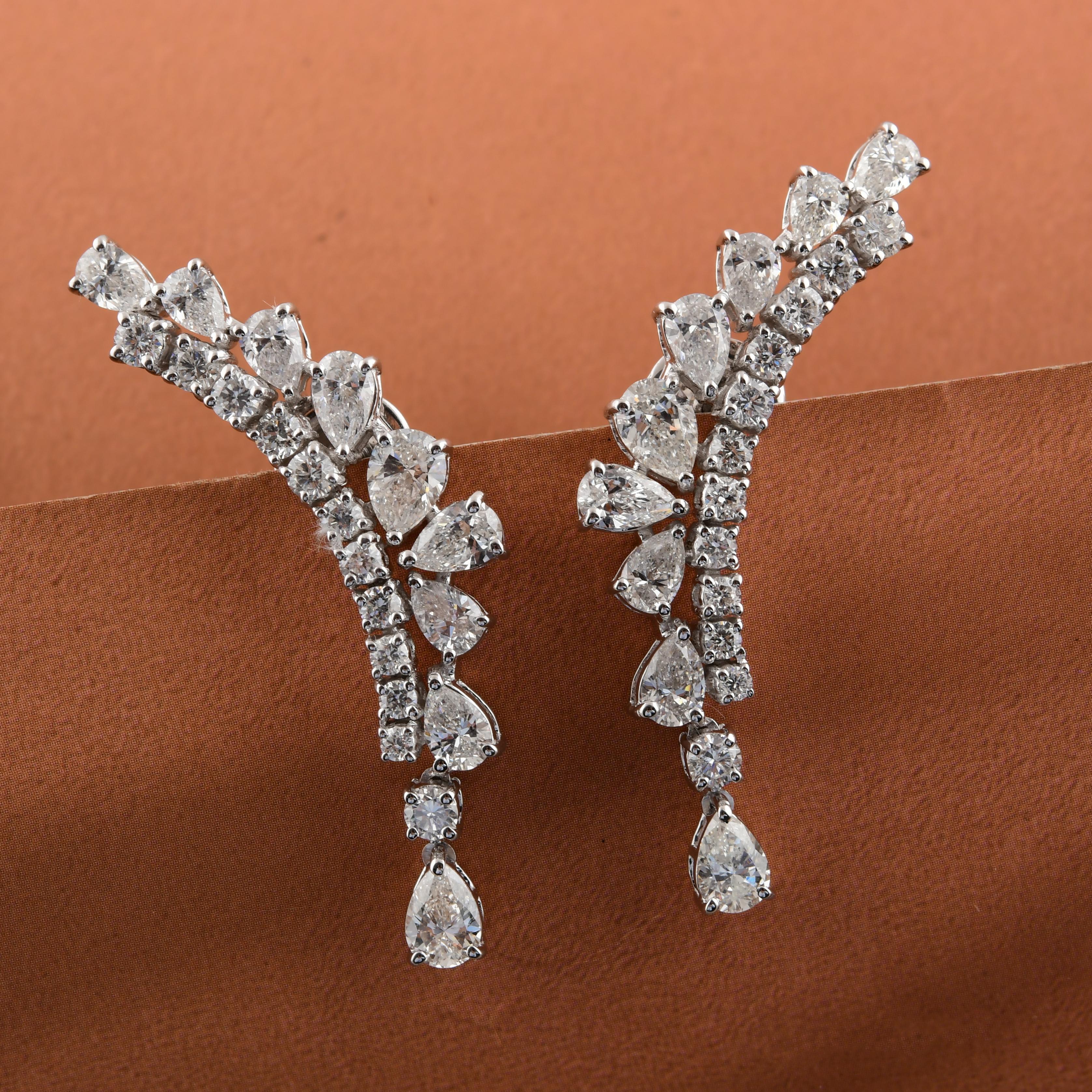 4.47 Carat Pear Round Brilliant Cut Diamond Earrings 18 Karat White Gold Jewelry In New Condition For Sale In Diera, Dubai
