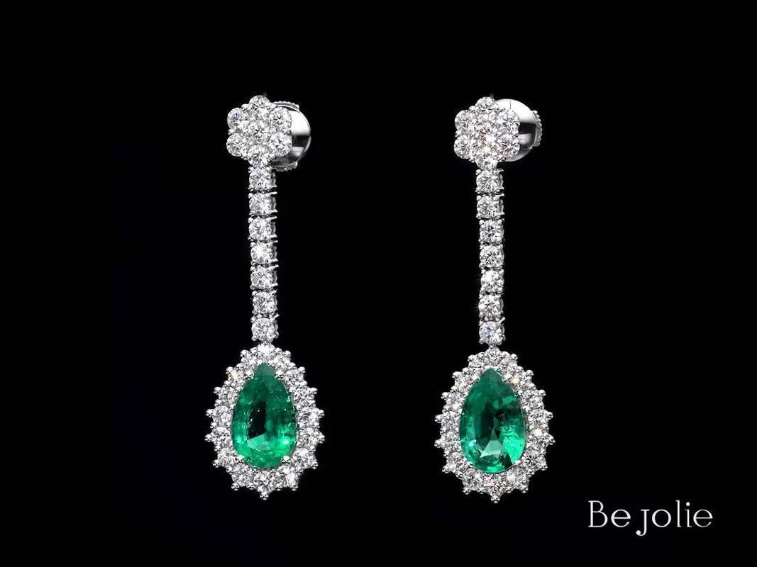 4.47 Carat Pear Shape Emerald Diamond Drop Earrings 18K White Gold In New Condition For Sale In New York, NY