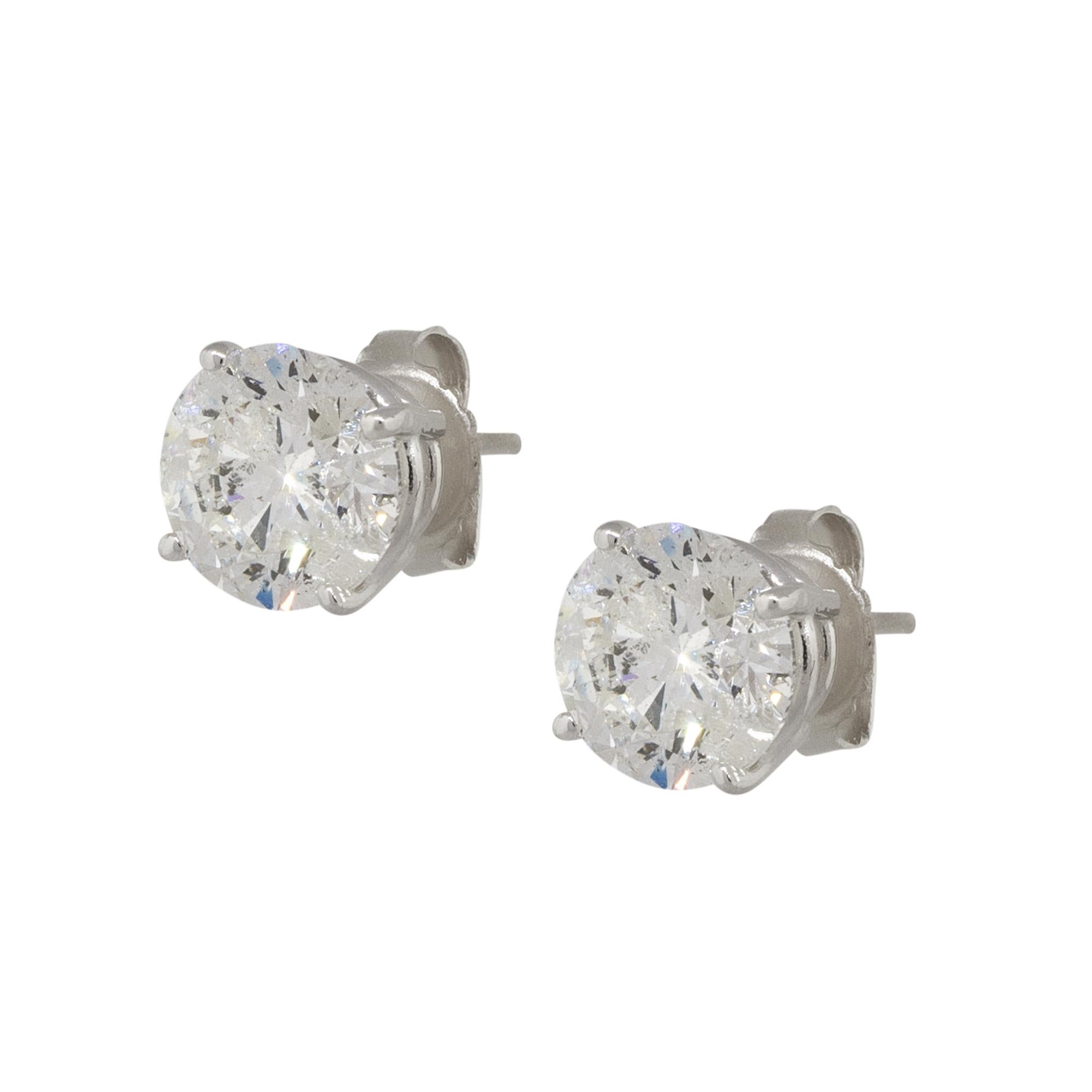 Matériau : or blanc 14k
Détails des diamants : Environ 4,47ctw de diamants ronds et brillants. Les diamants sont de couleur G/H et de pureté I1
Mesures : 8.2mm x 16mm x 8.2mm
Dos des boucles d'oreilles : Poteau de tension
Poids total : 2.5g (1.6dwt)