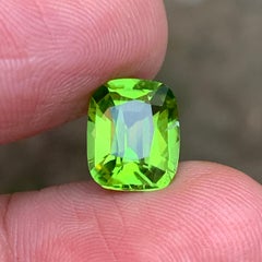 4,47 carati di peridoto naturale verde vivo tagliato a cuscino, gemma sfusa per gioielli