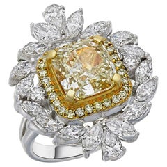 Diamant jaune fantaisie taille coussin de 4,47 carats en or blanc 18 carats