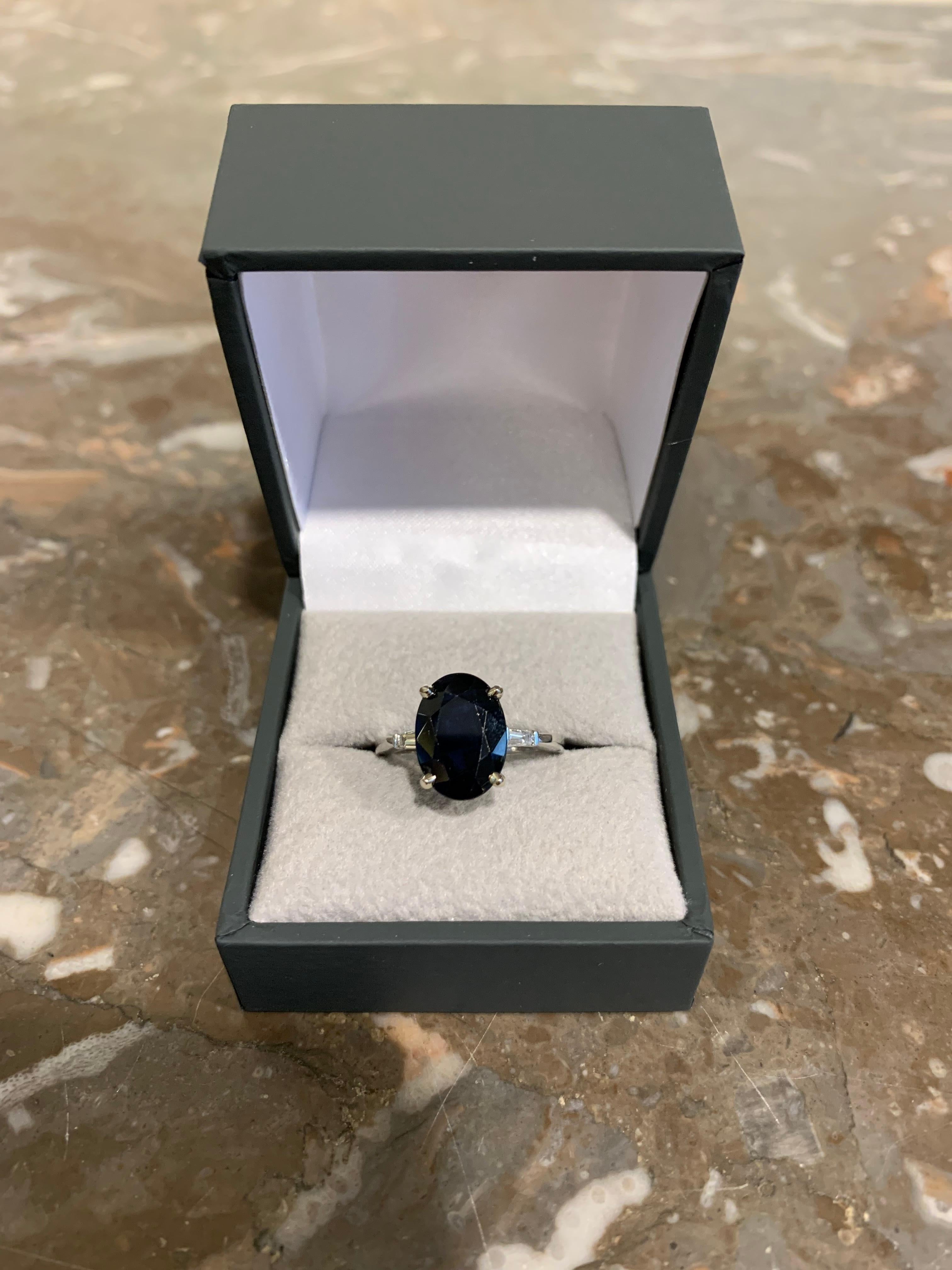 4.47 Carats Sapphire Diamonds 18 Carats White Gold Ring In New Condition For Sale In Paris, FR