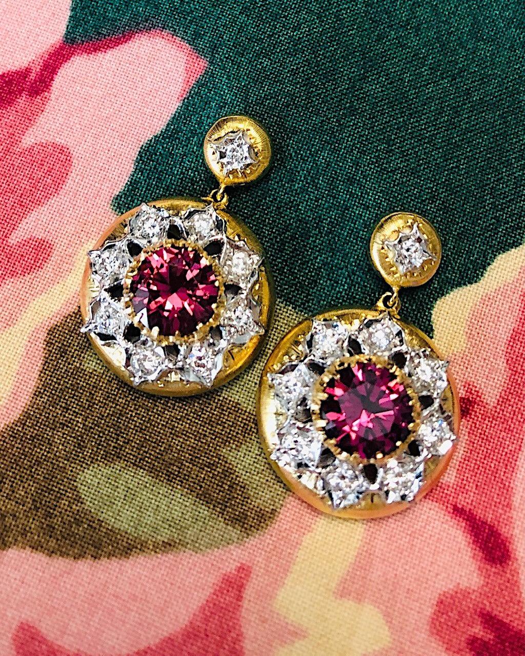 Italian Florentine Dangle Earrings with Rhodolite Garnet and Diamond in 18K Gold For Sale 4