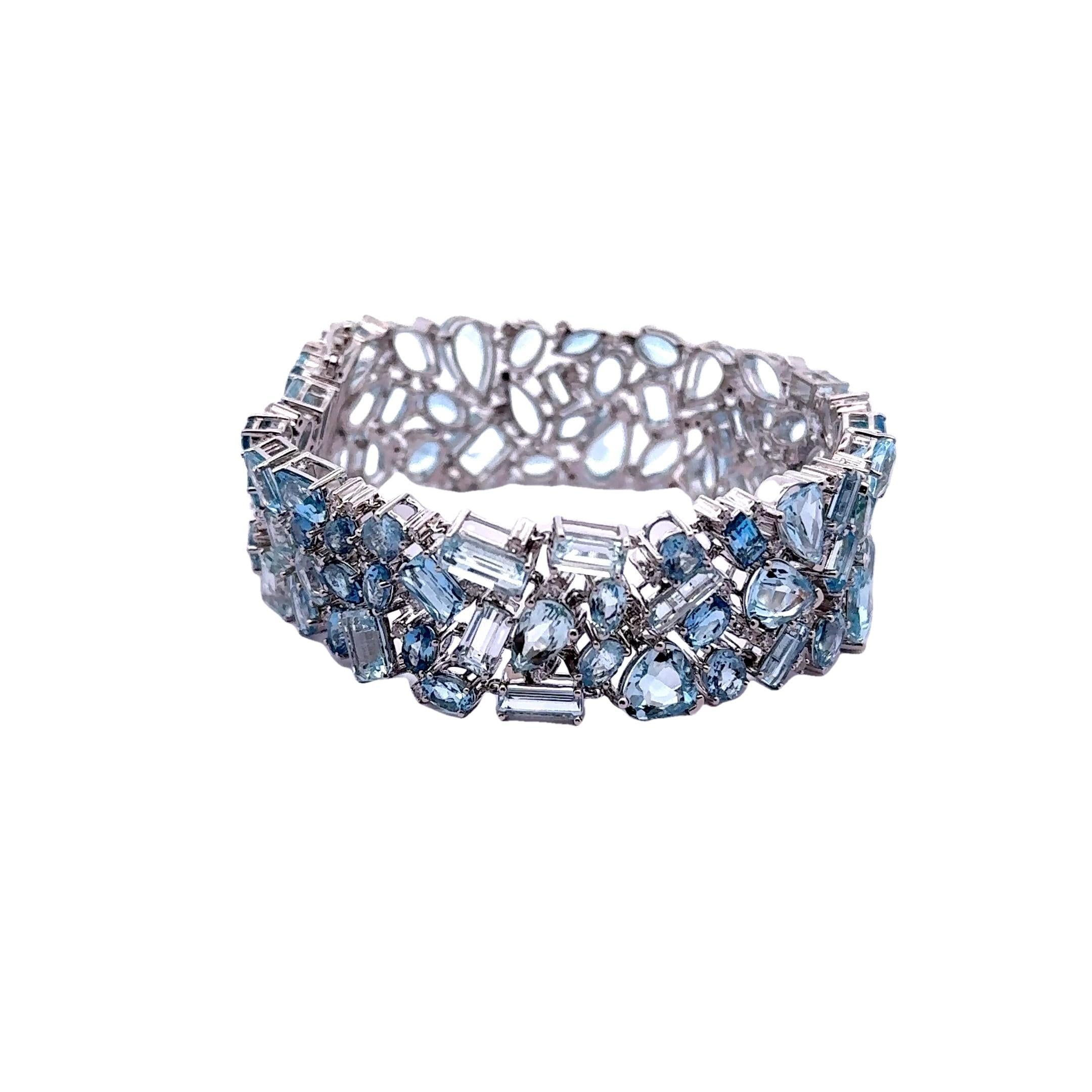 Contemporary 44.70 Carats Aquamarine Diamond 14k White Gold Cluster Bracelet For Sale