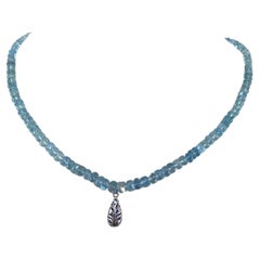 Collana di perle con acquamarina e diamanti da 44,77 carati