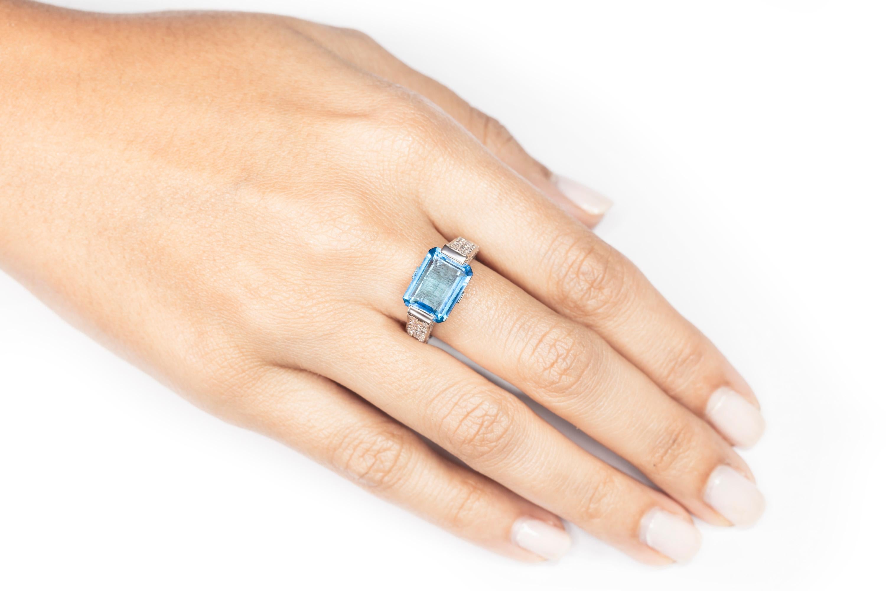 4.48 Carat Blue Topaz Diamond 18 Karat White Gold Cocktail Ring In New Condition For Sale In Hong Kong, Kowloon