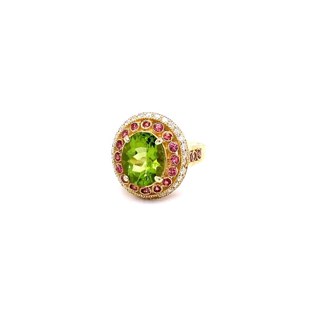 Contemporary 4.48 Carat Peridot Sapphire Diamond Yellow Gold Cocktail Ring For Sale