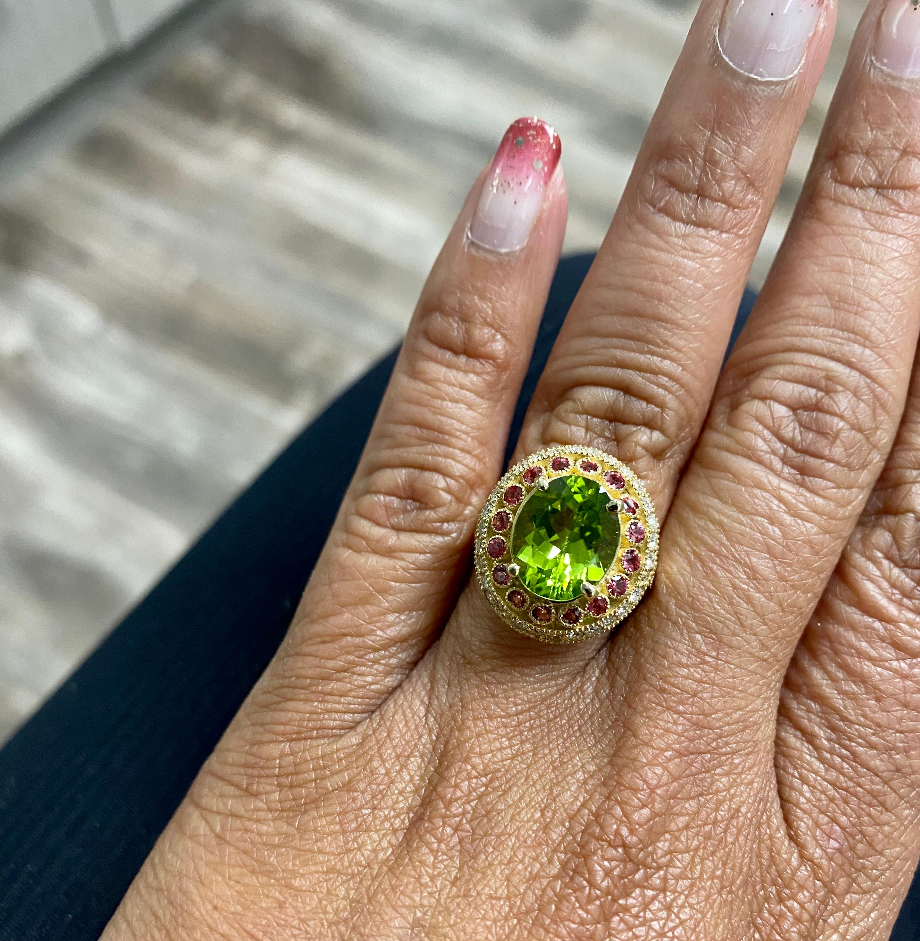 Women's 4.48 Carat Peridot Sapphire Diamond Yellow Gold Cocktail Ring For Sale
