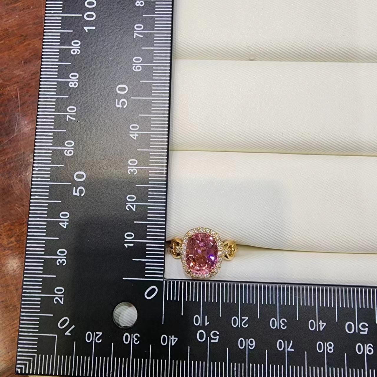 Contemporary 4.48 Carat Pink Tourmaline and Diamond Ring in 18K Yellow Gold For Sale