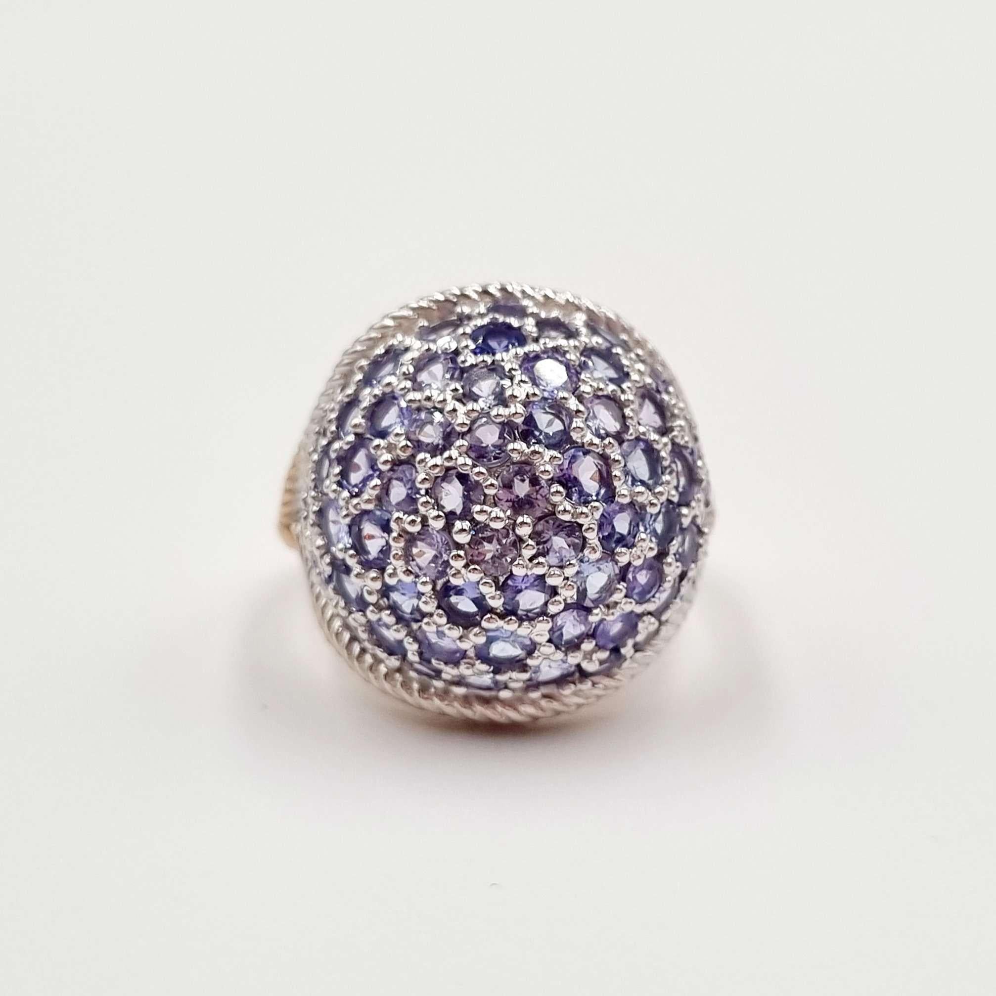 4.48 Carat Tanzanite Dome Ring Made with Rose and White Gold In New Condition For Sale In București, B