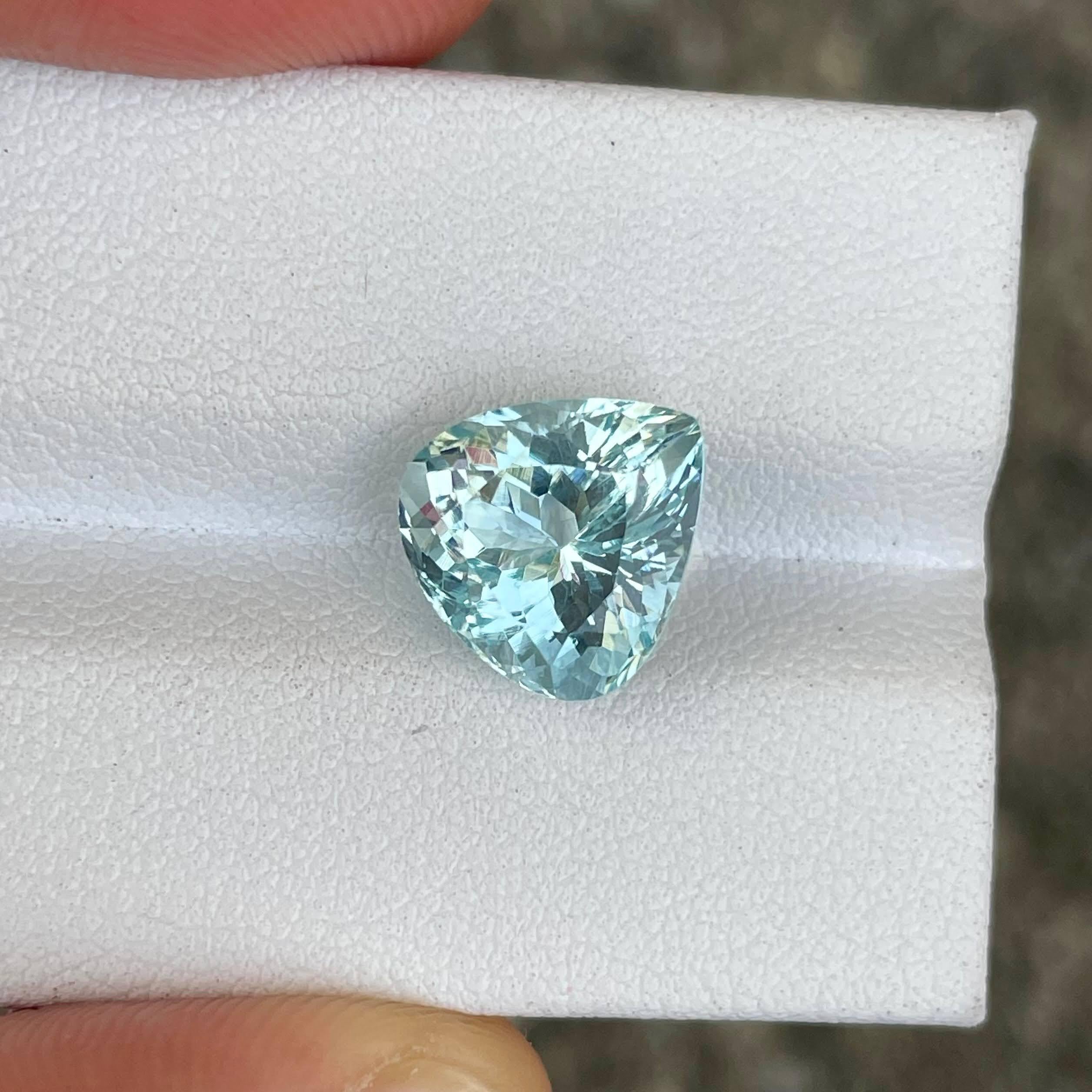 Women's or Men's 4.48 carats Sea Blue Aquamarine Stone Pear Cut Natural African Gemstone For Sale