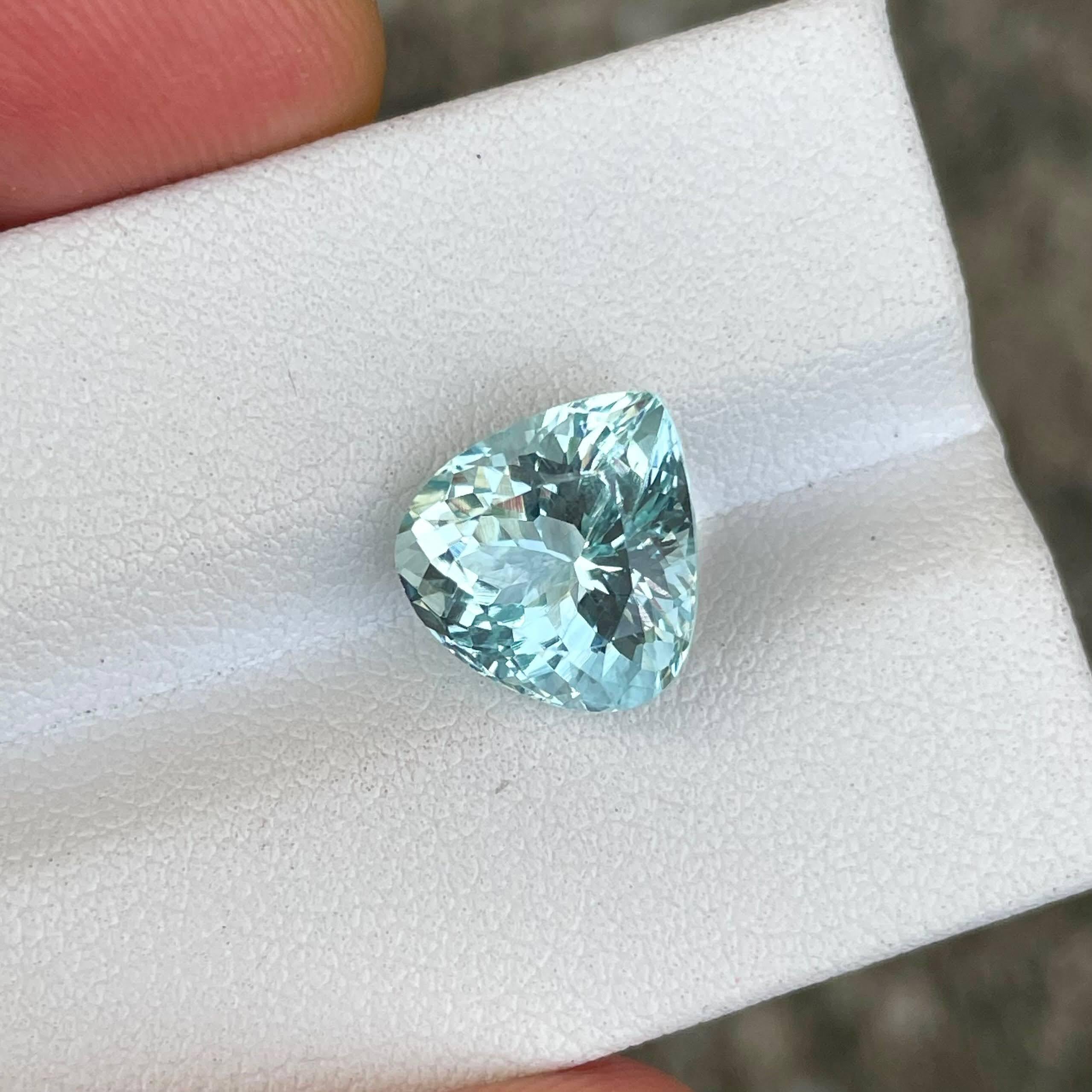 4.48 carats Sea Blue Aquamarine Stone Pear Cut Natural African Gemstone For Sale 1