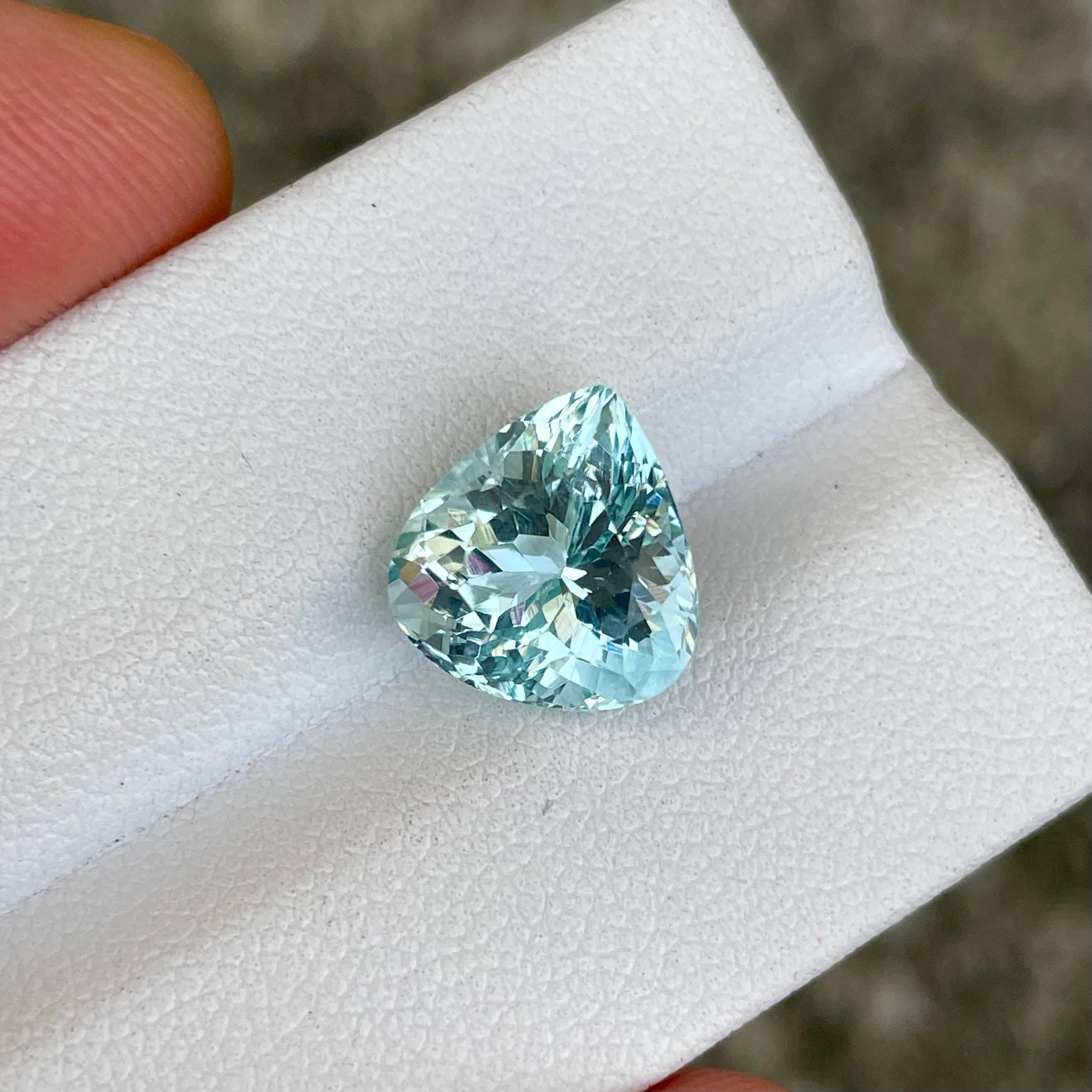 4.48 carats Sea Blue Aquamarine Stone Pear Cut Natural African Gemstone For Sale 2