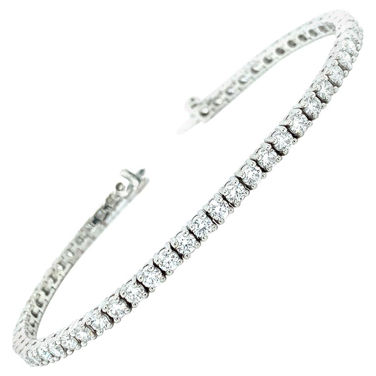 4.48 Carats Total Round Diamond Platinum Tennis Bracelet For Sale at