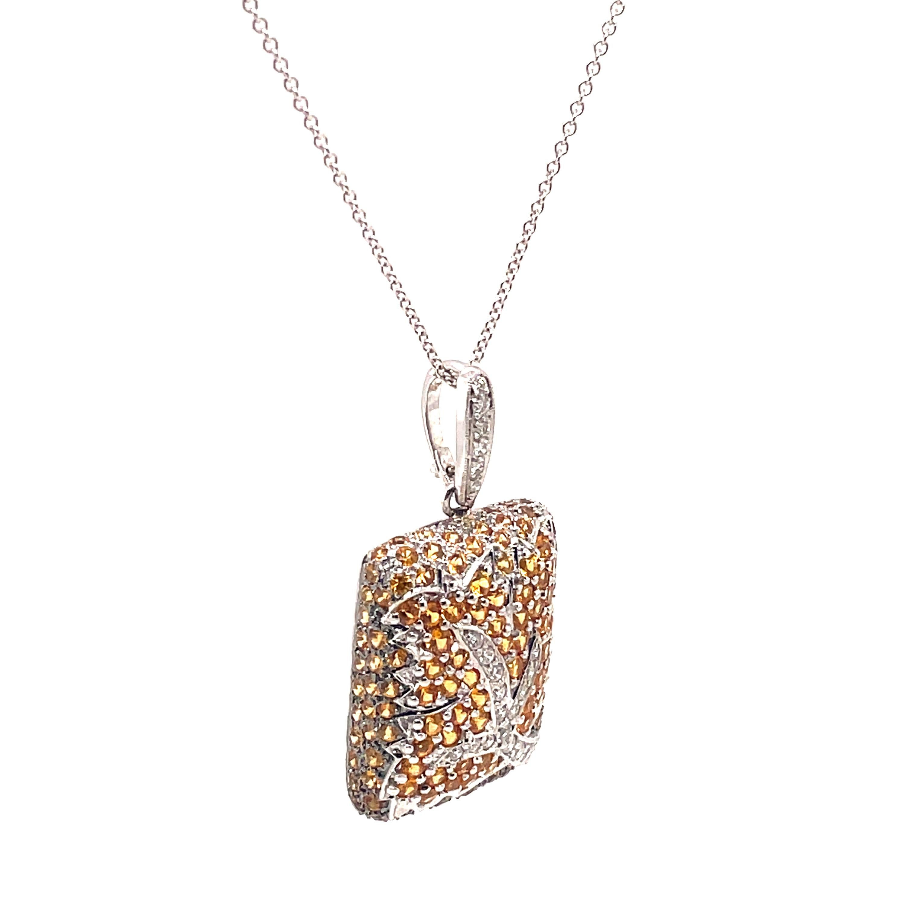 Contemporain Collier pendentif d'inspiration arbre en or blanc 18 carats, saphir jaune 5,28 et diamants en vente