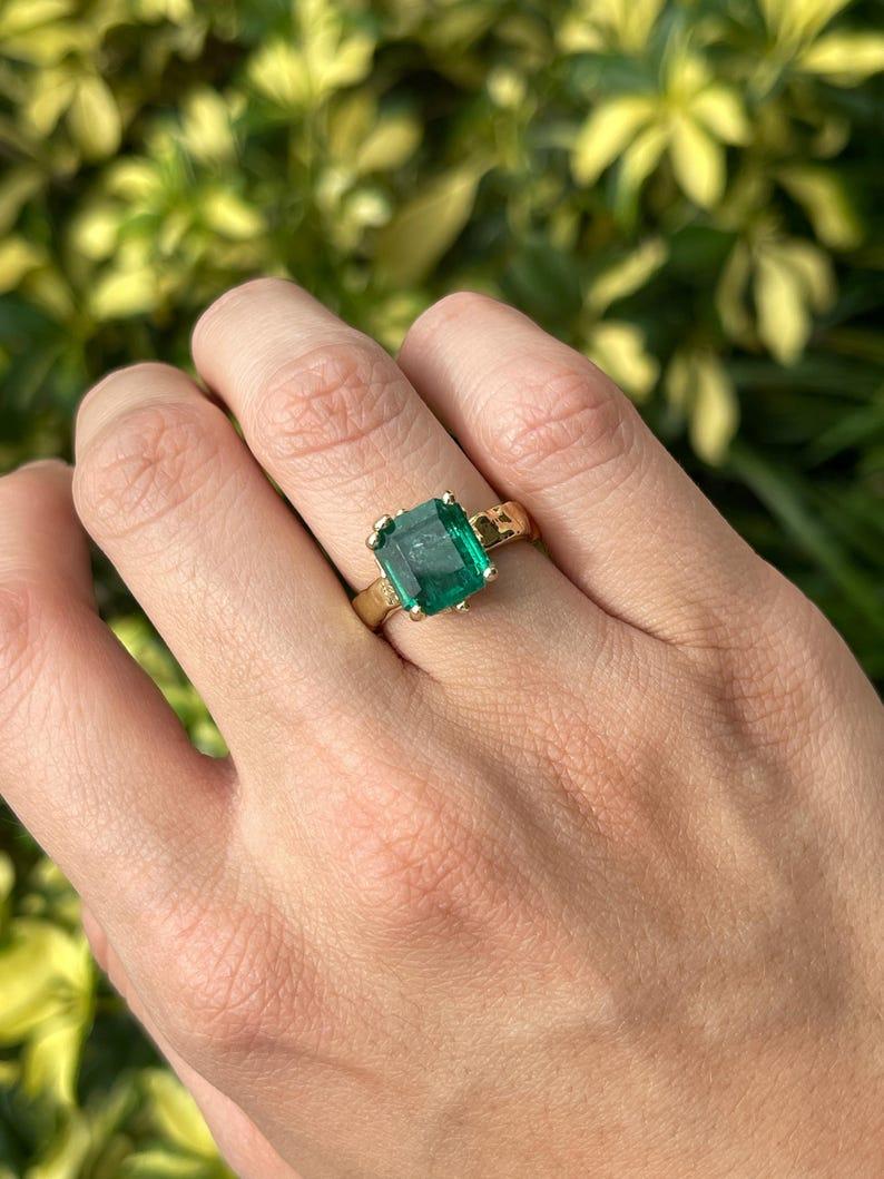 Modern 4.48ct 14K Organic Emerald Solitaire Ring - Dark Green Asscher Cut Gold Nugget For Sale