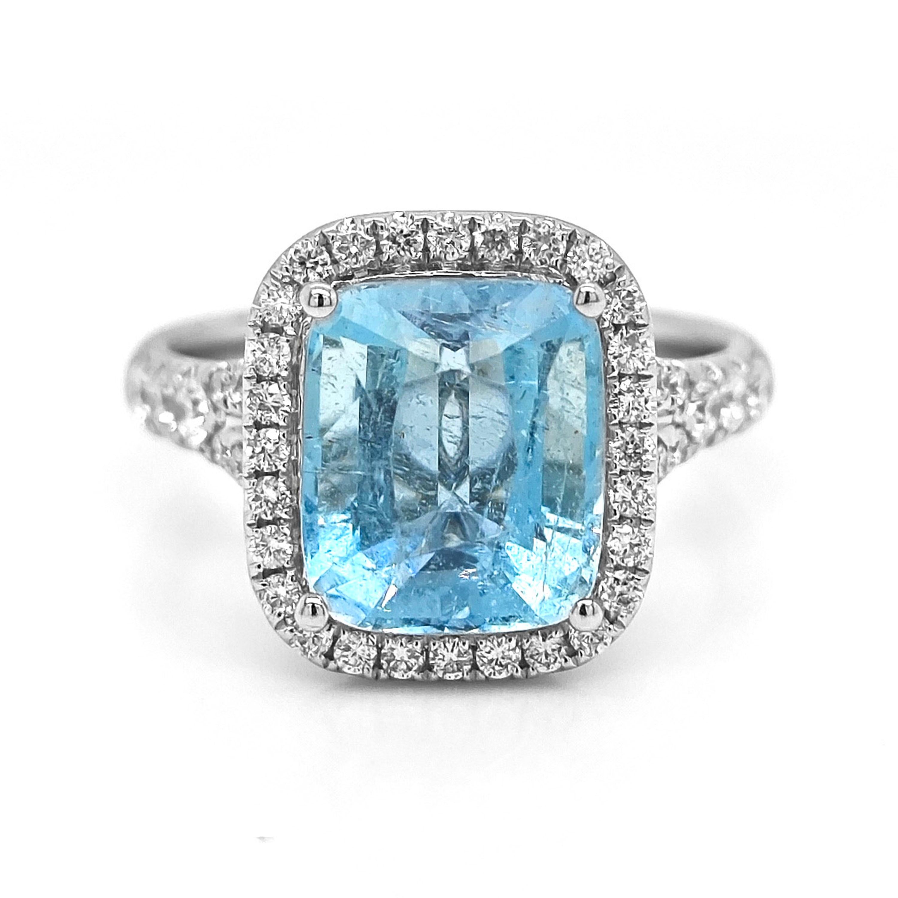 Anello in oro bianco con acquamarina e diamanti da 4,49 carati In condizioni Nuovo in vendita a New York, NY