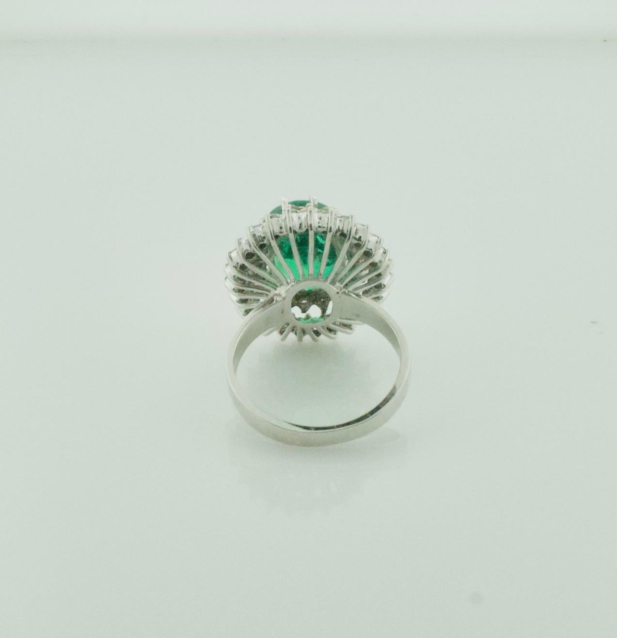4.49 Carat Emerald and Diamond Ring in 18 Karat with GIA Certificate In Excellent Condition For Sale In Wailea, HI