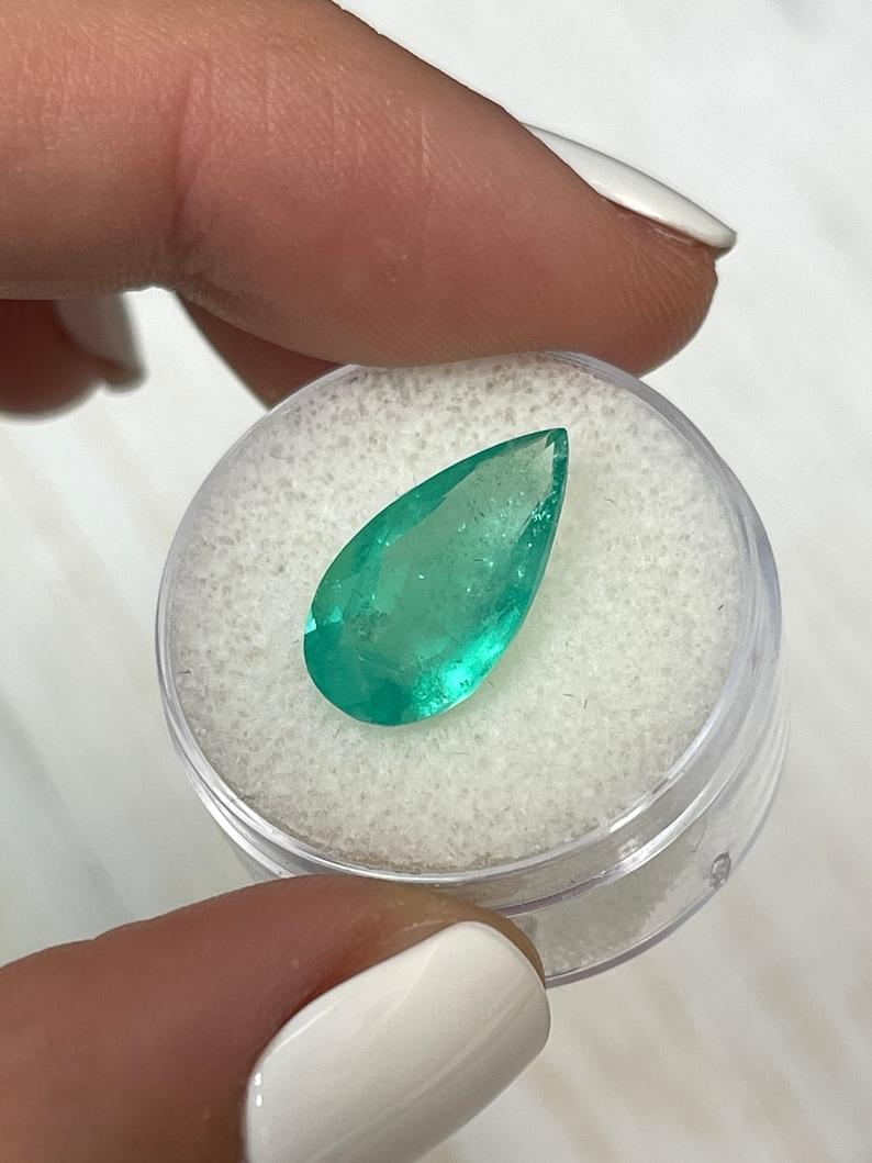 Taglio a goccia 4,49 Carati Smeraldo colombiano verde sottile - 16x9 Taglio a pera Maggio in vendita