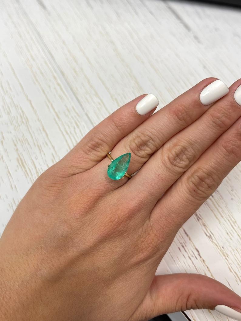 4,49 Carati Smeraldo colombiano verde sottile - 16x9 Taglio a pera Maggio in vendita 1