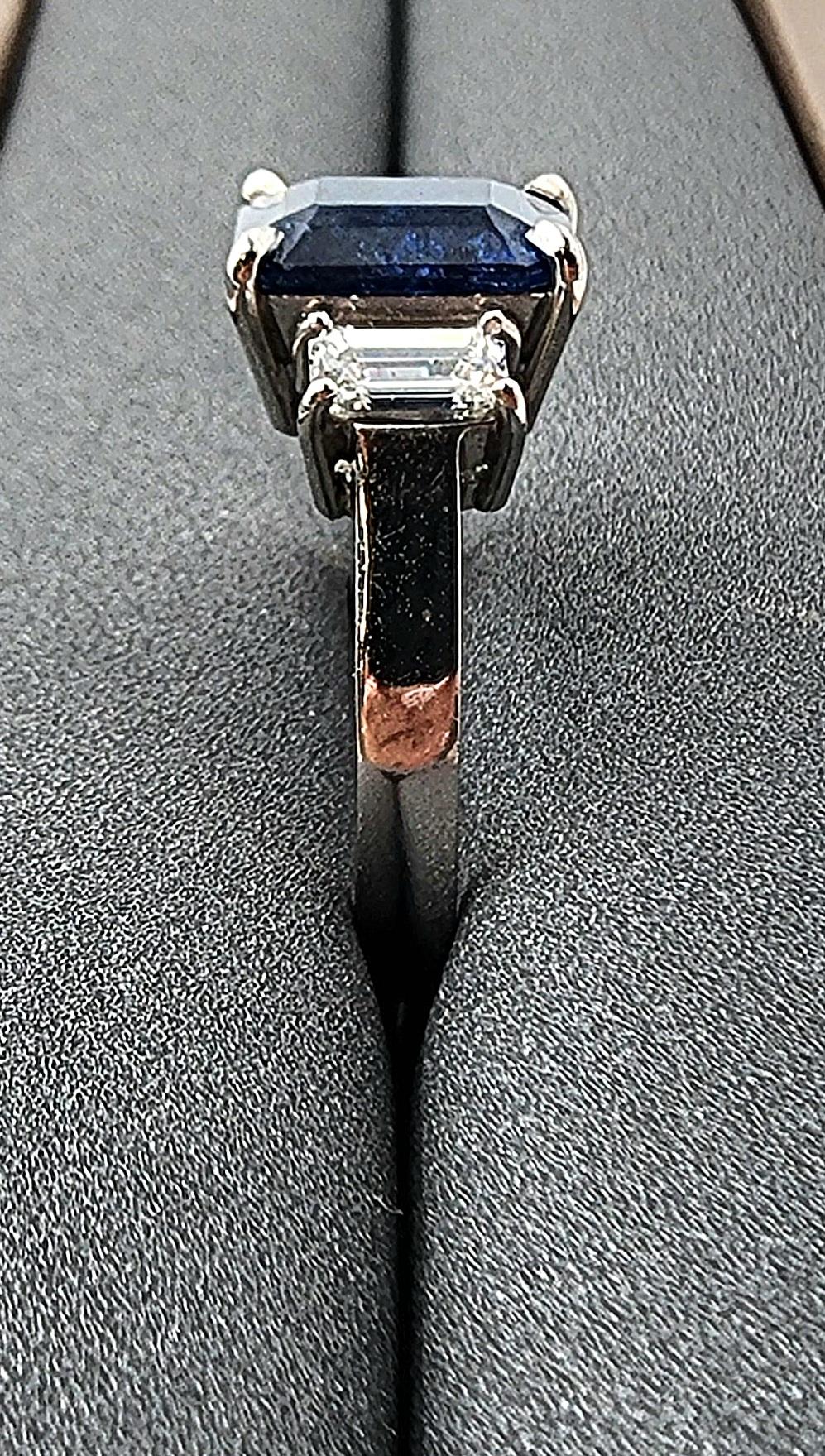 Ring mit 4.49 Karat natürlichem Saphir und Diamant für Damen oder Herren im Angebot