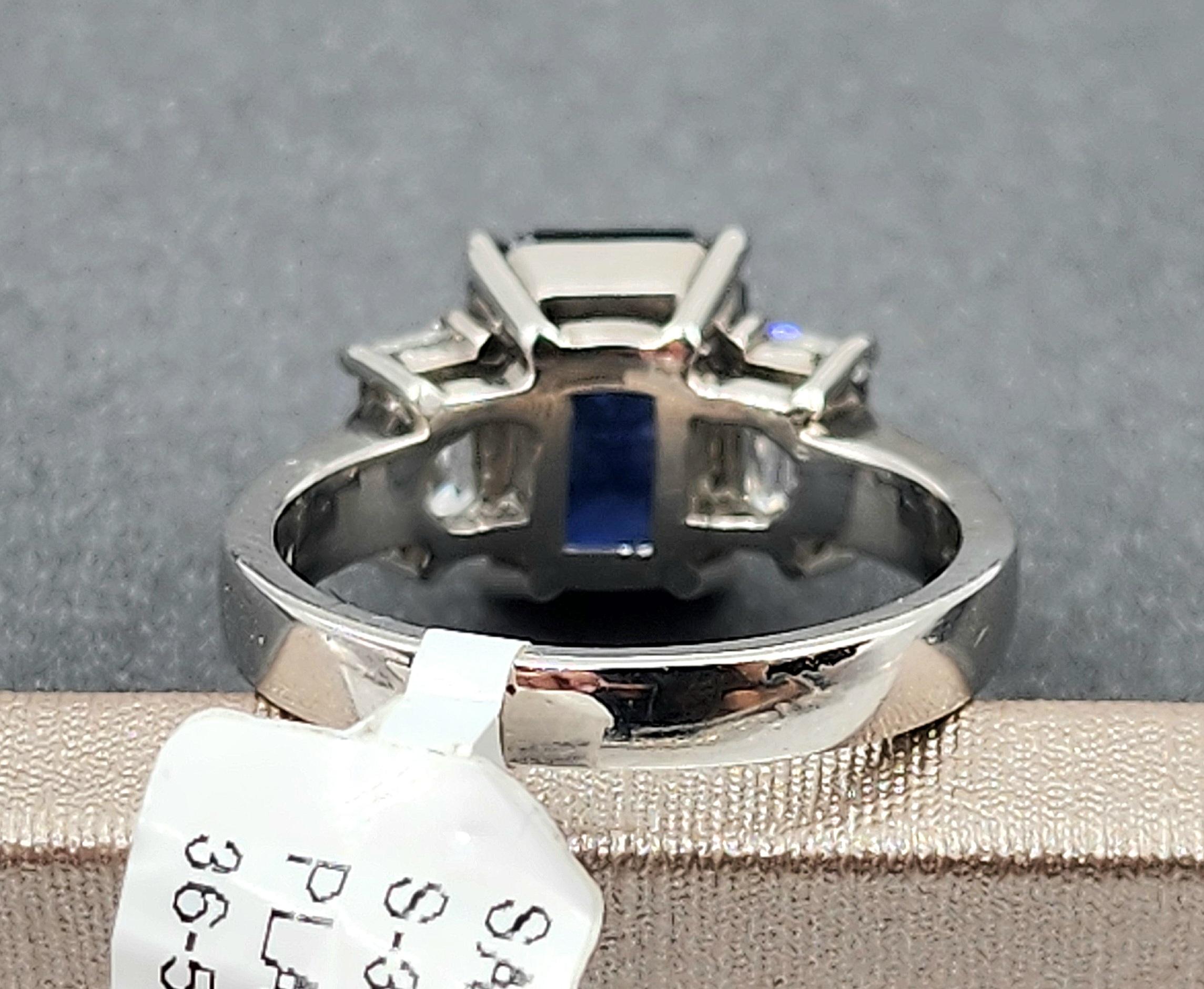 Ring mit 4.49 Karat natürlichem Saphir und Diamant im Angebot 1