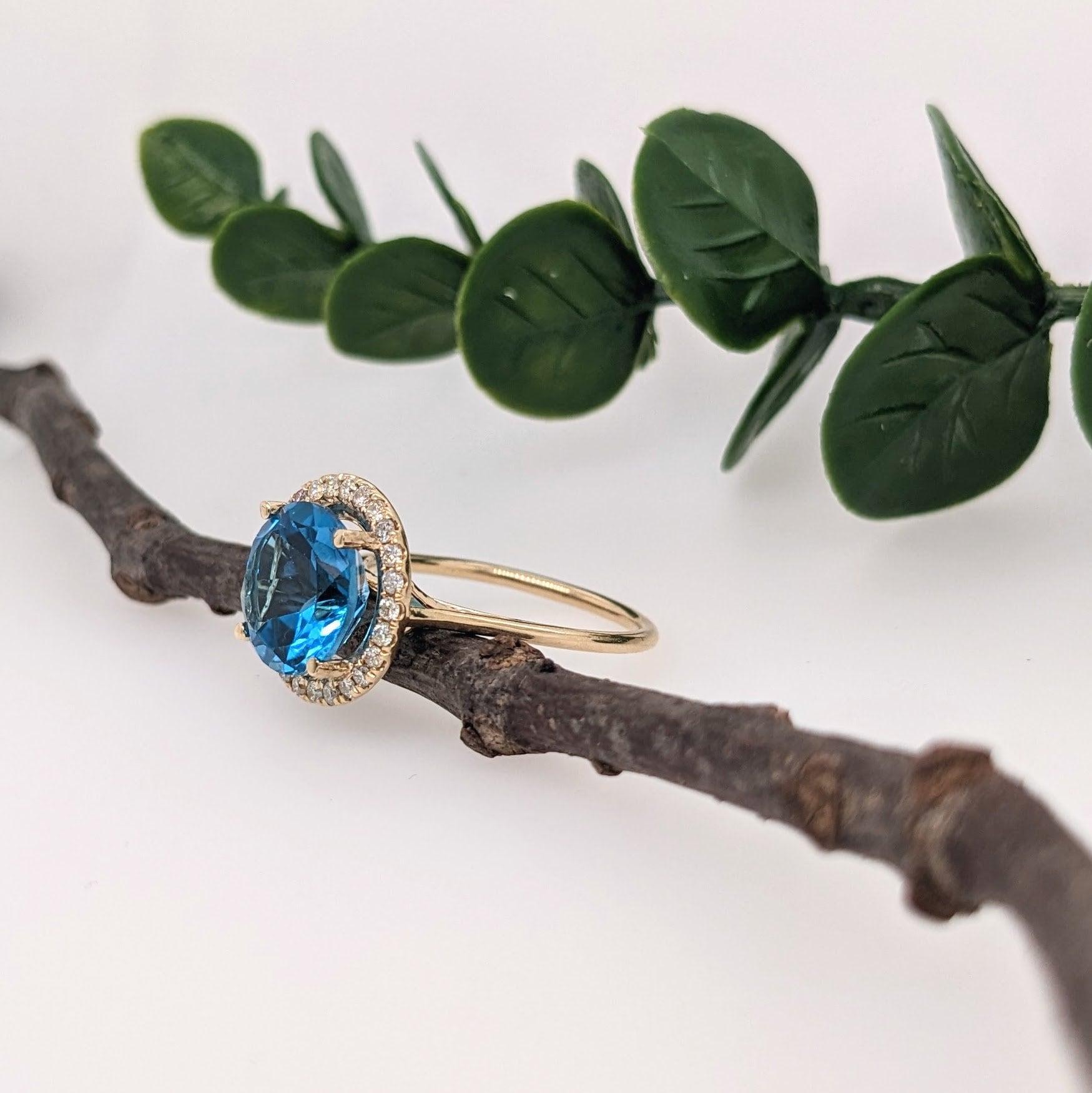 Round Cut 4.4ct Glam Swiss Topaz Ring w Earth Mined Diamonds in 14K Yellow Gold Round 10mm For Sale