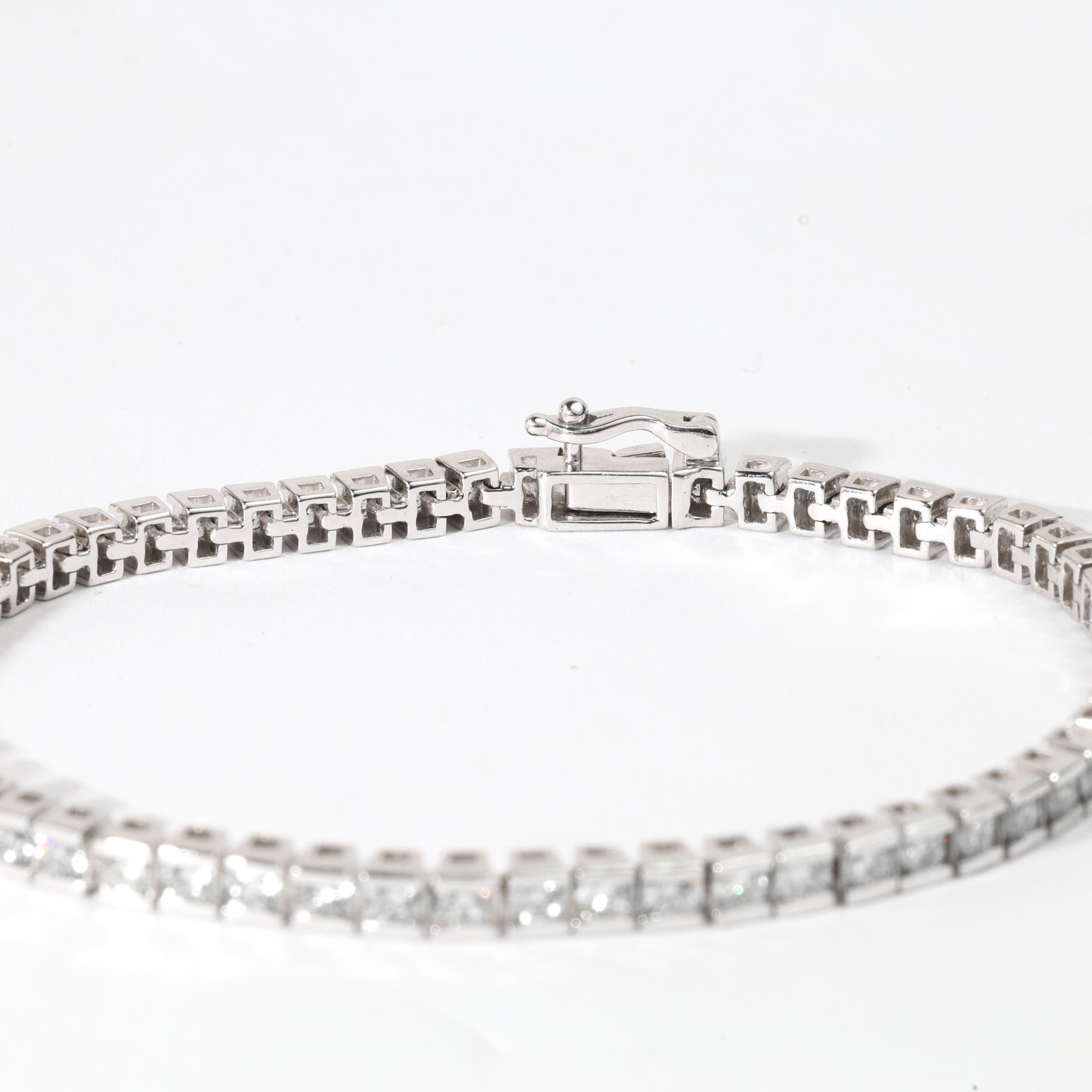 Art Déco Bracciale tennis con diamanti naturali a taglio rotondo da 4,4 carati in oro bianco 18 carati - E. F. A. in vendita