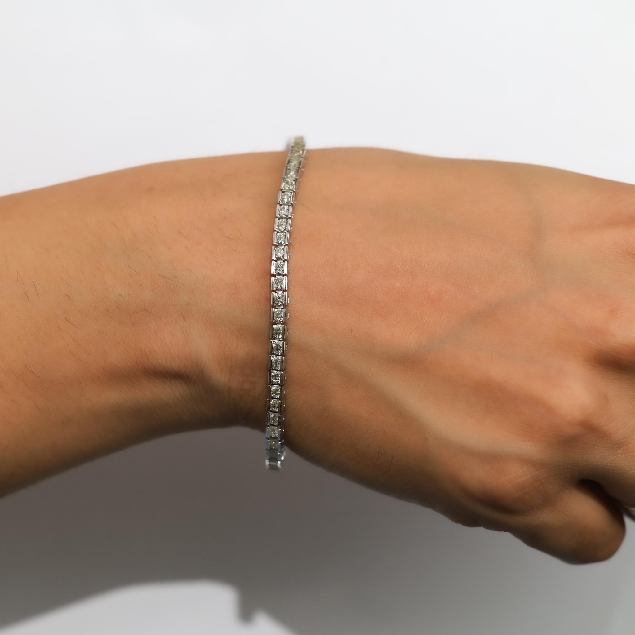 Donna Bracciale tennis con diamanti naturali a taglio rotondo da 4,4 carati in oro bianco 18 carati - E. F. A. in vendita