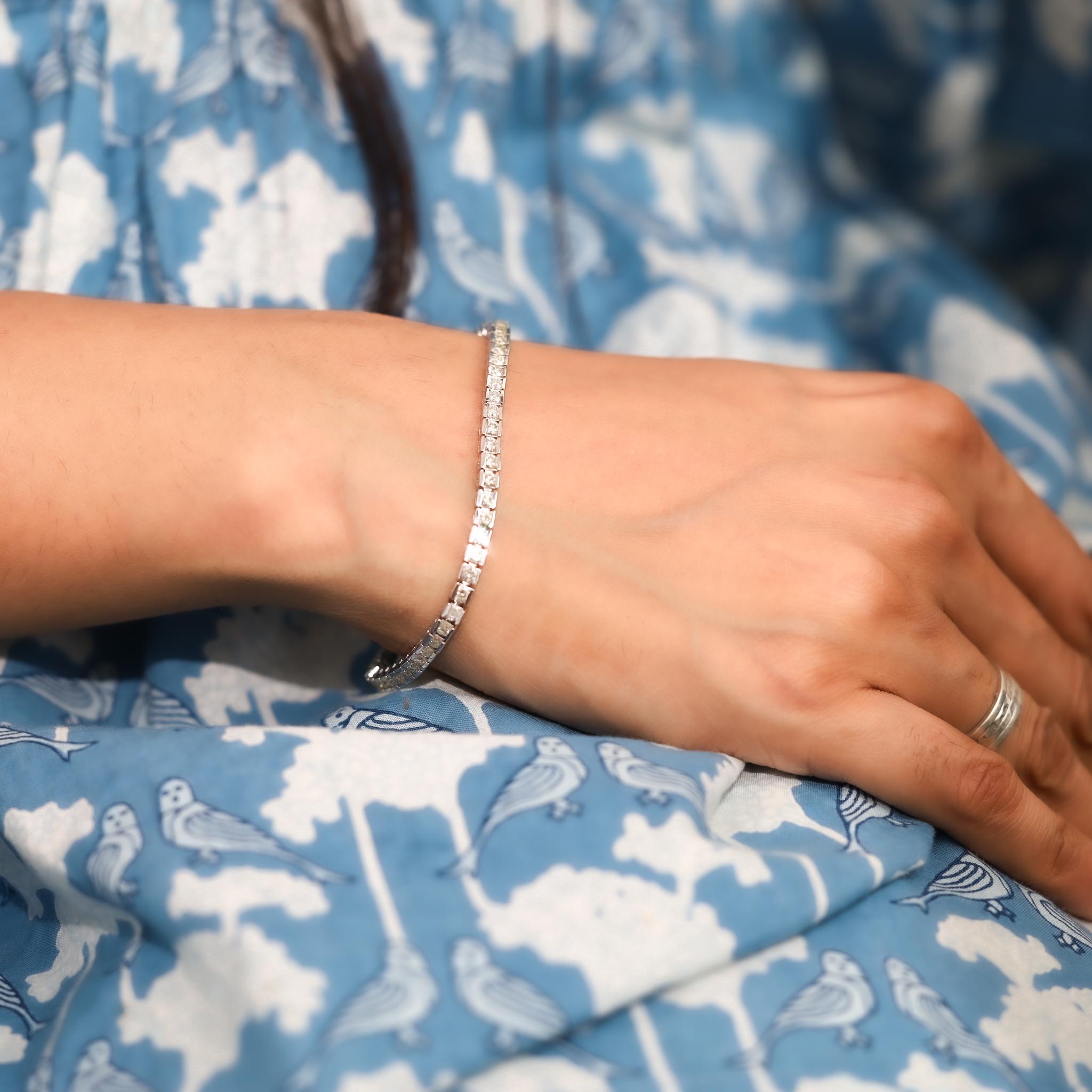 Bracciale tennis con diamanti naturali a taglio rotondo da 4,4 carati in oro bianco 18 carati - E. F. A. in vendita 2