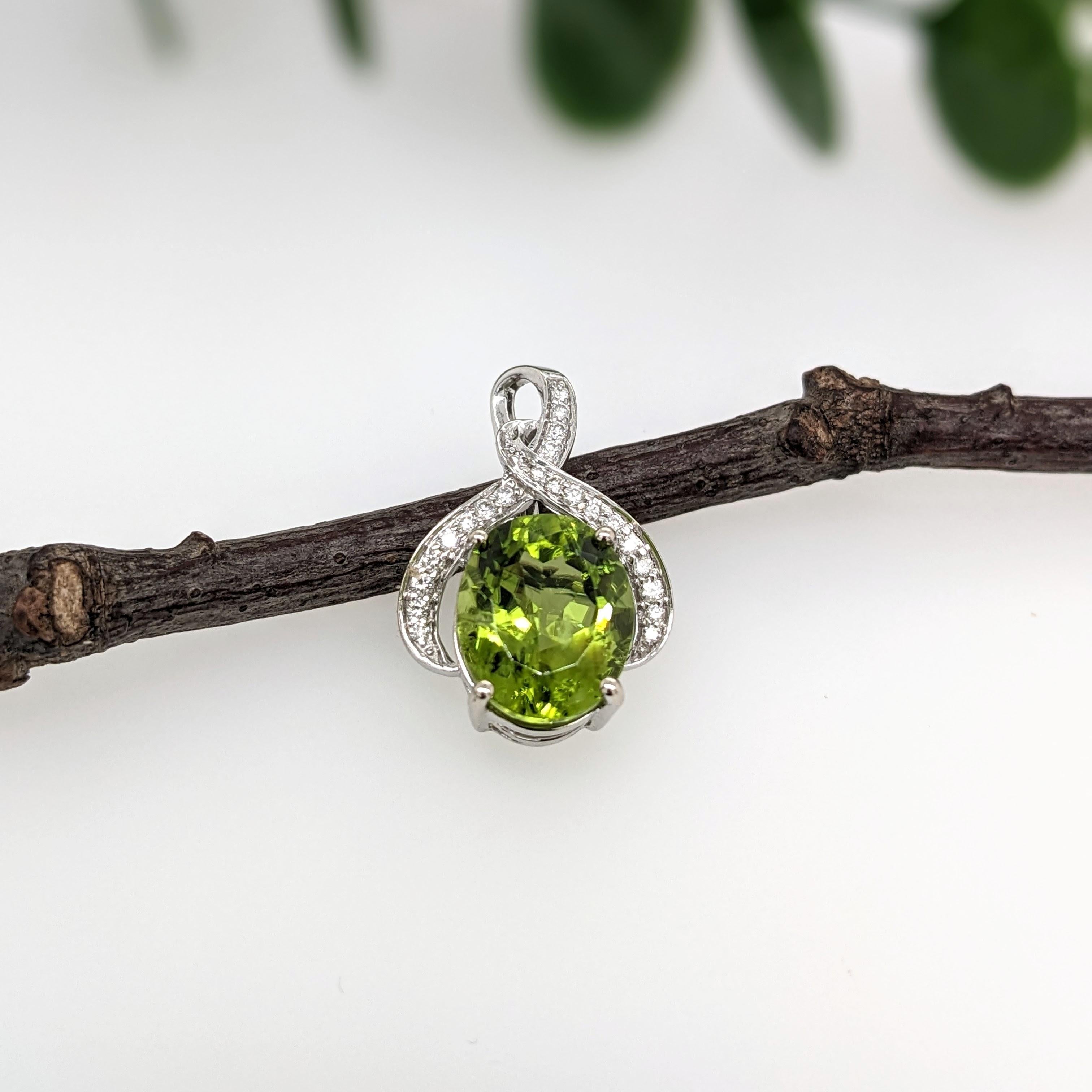 4.4ct Peridot Pendant w Earth Mined Diamonds in Solid 14K Gold Oval 11x9mm In New Condition For Sale In Columbus, OH