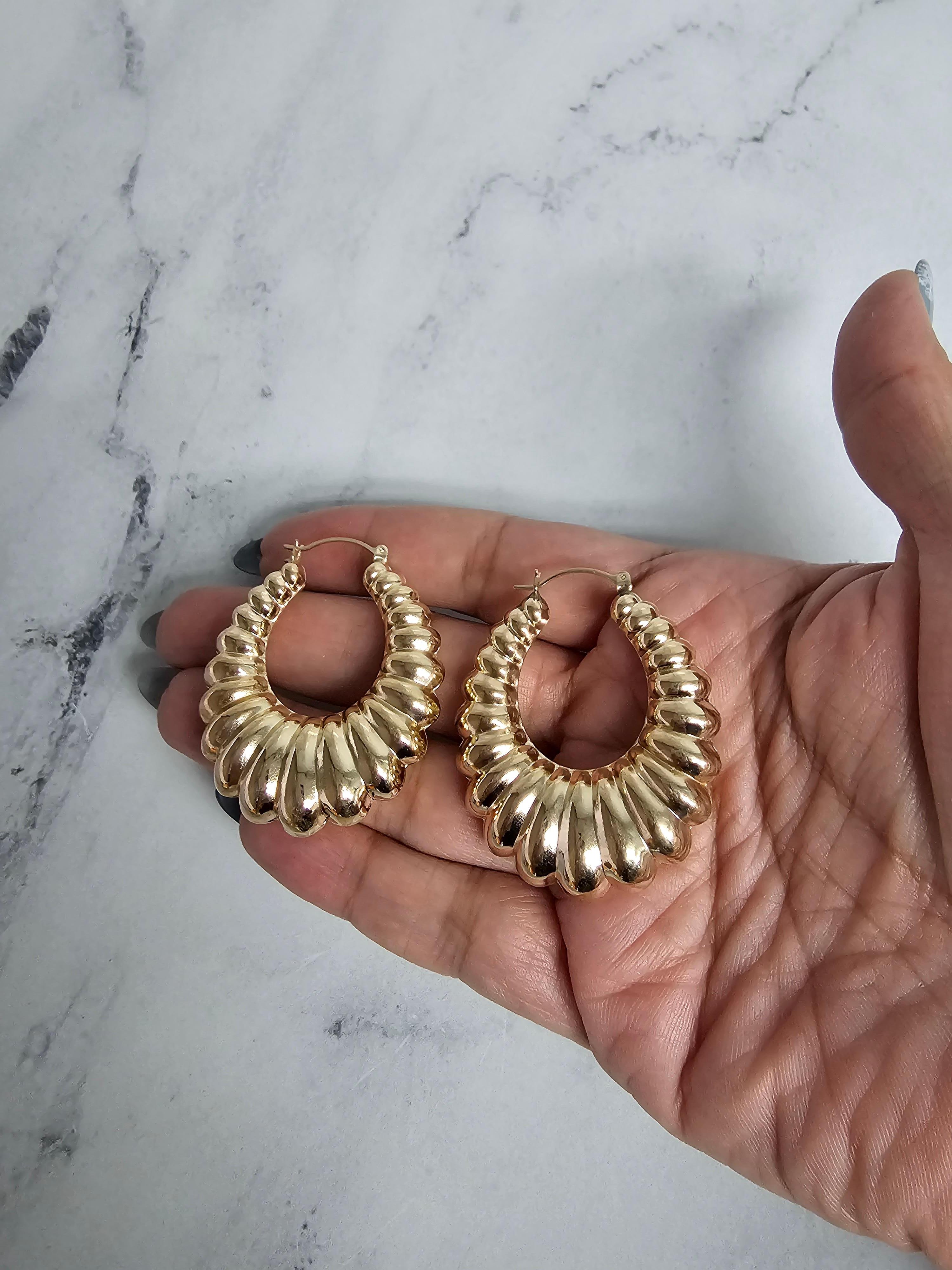 44MM Vintage Polished Puffy Shrimp Hoops 14k Yellow Gold In New Condition For Sale In Sugar Land, TX