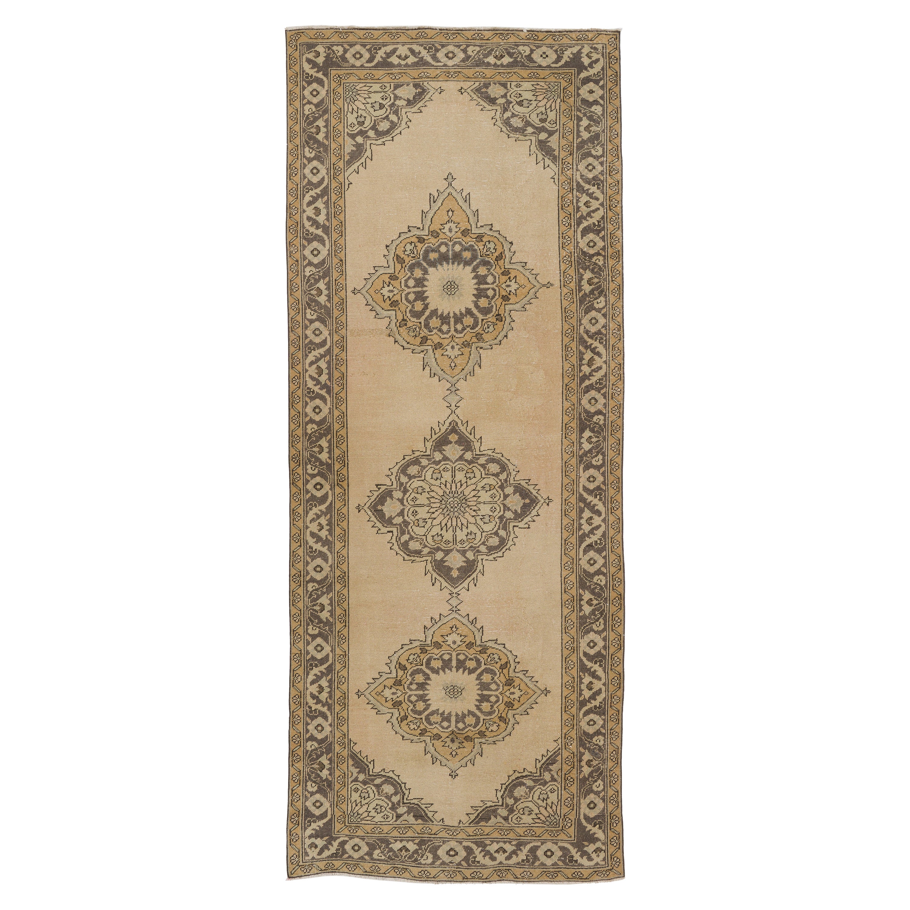 Türkischer Oushak-Läufer mit 4.4x11 Fuß Tri-Medallion im Vintage-Stil für Flur-Dekor im Angebot